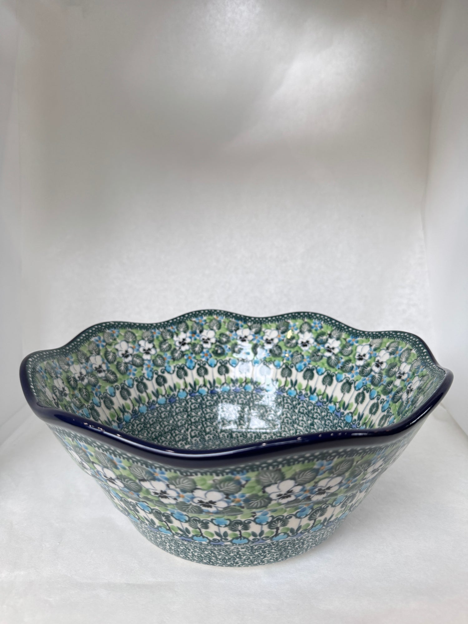 U4795 Wavy Edge Bowl 10"