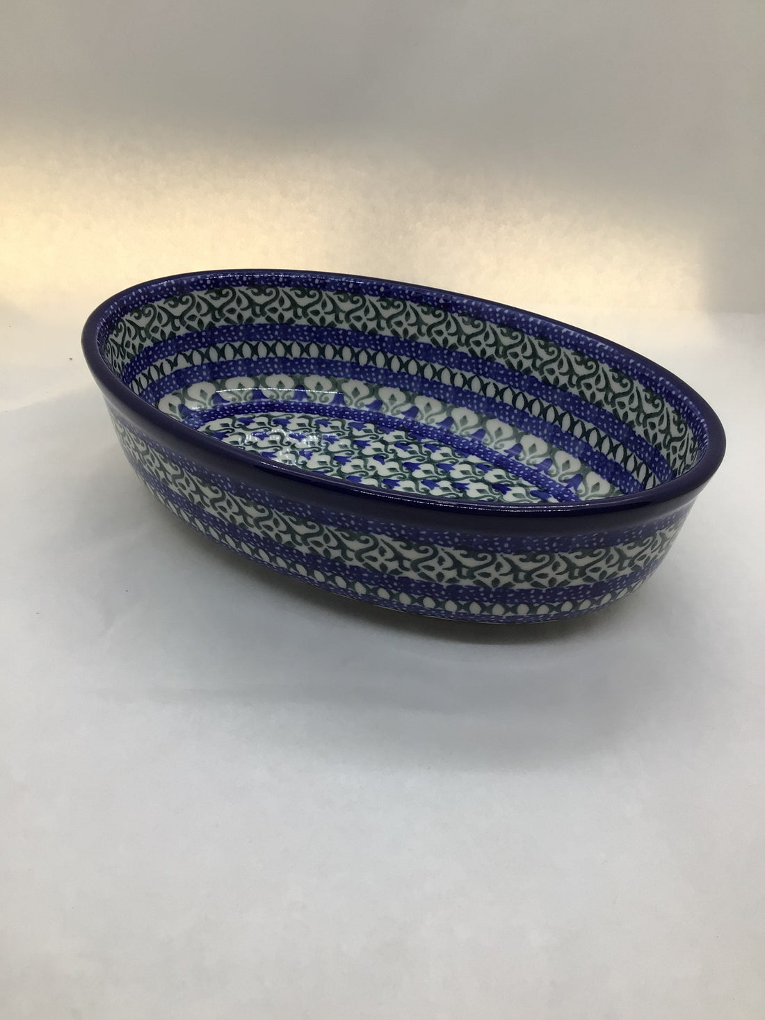 Tulip Trellis Oval Baker 8"