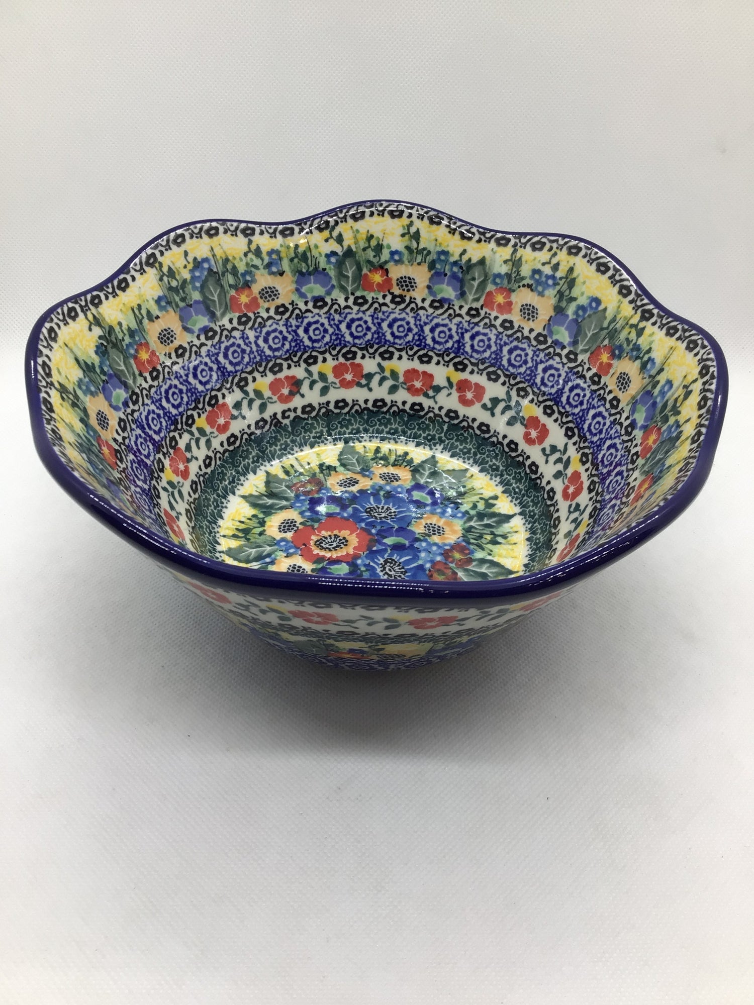 U4578 Wavy Edge Bowl 8"