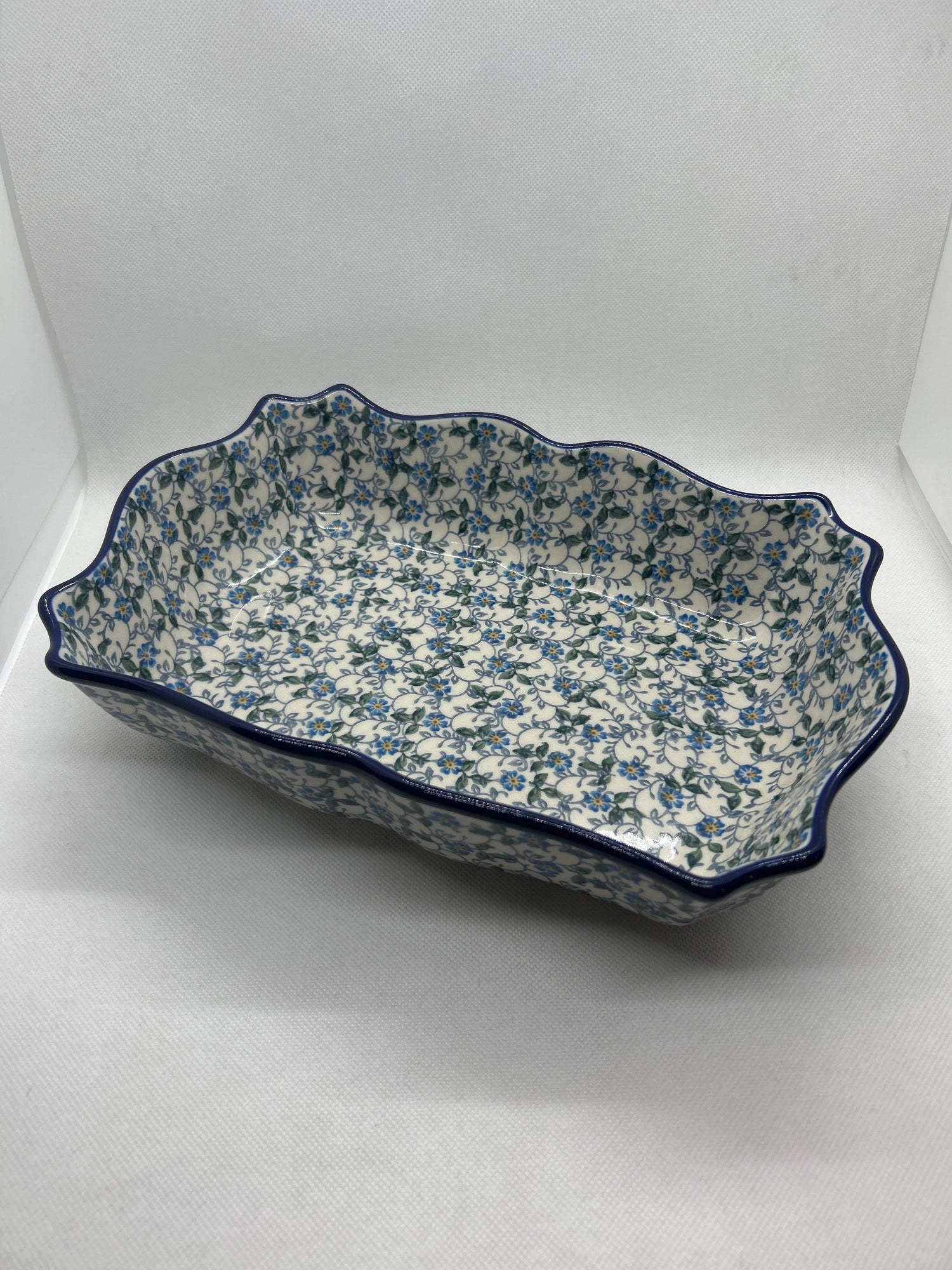 Sapphire Scalloped Baker
