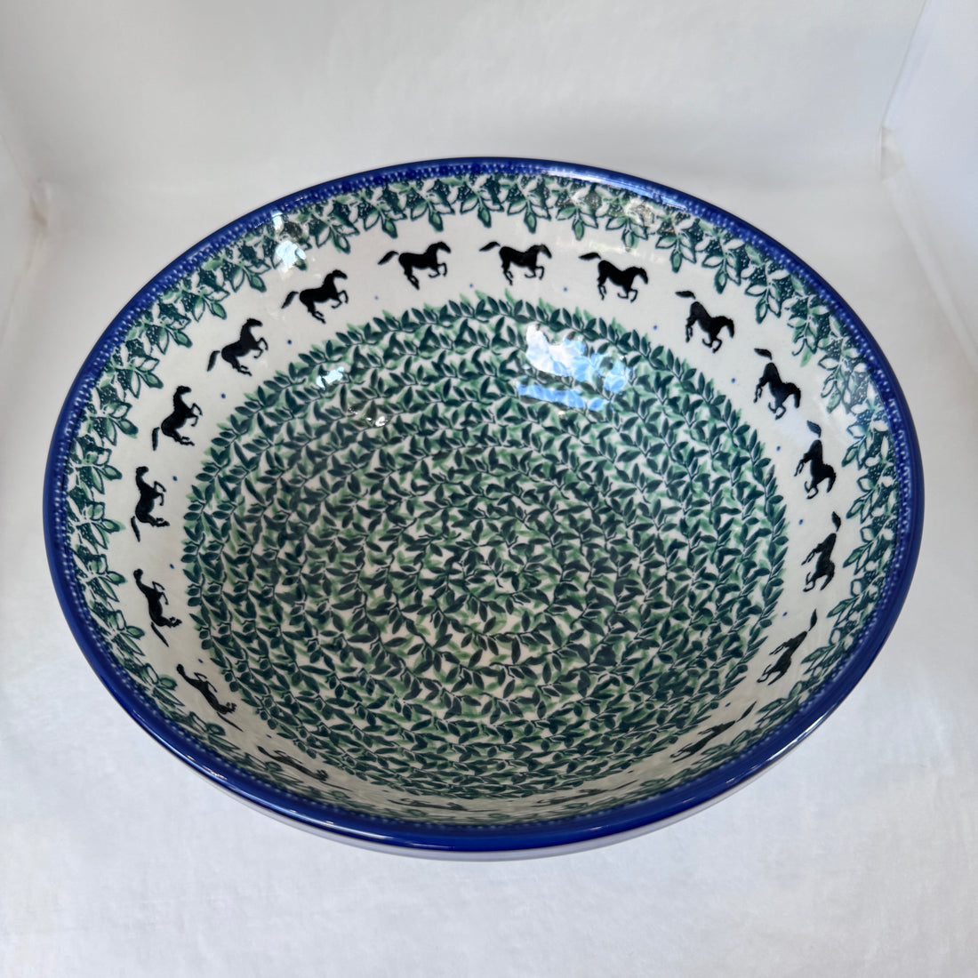 Black Beauty Nesting Bowl 9"