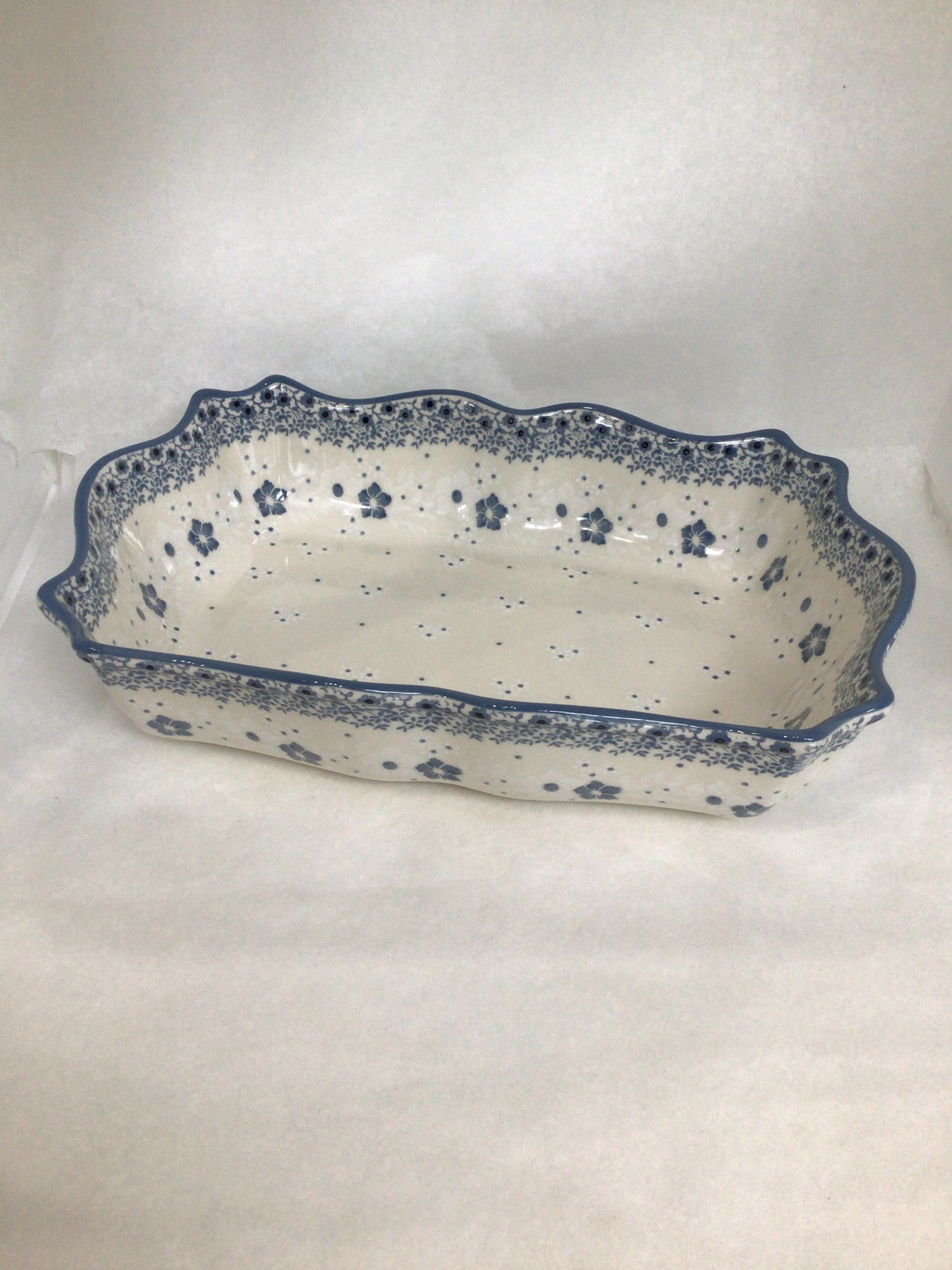 Simple Elegance Scalloped Baker