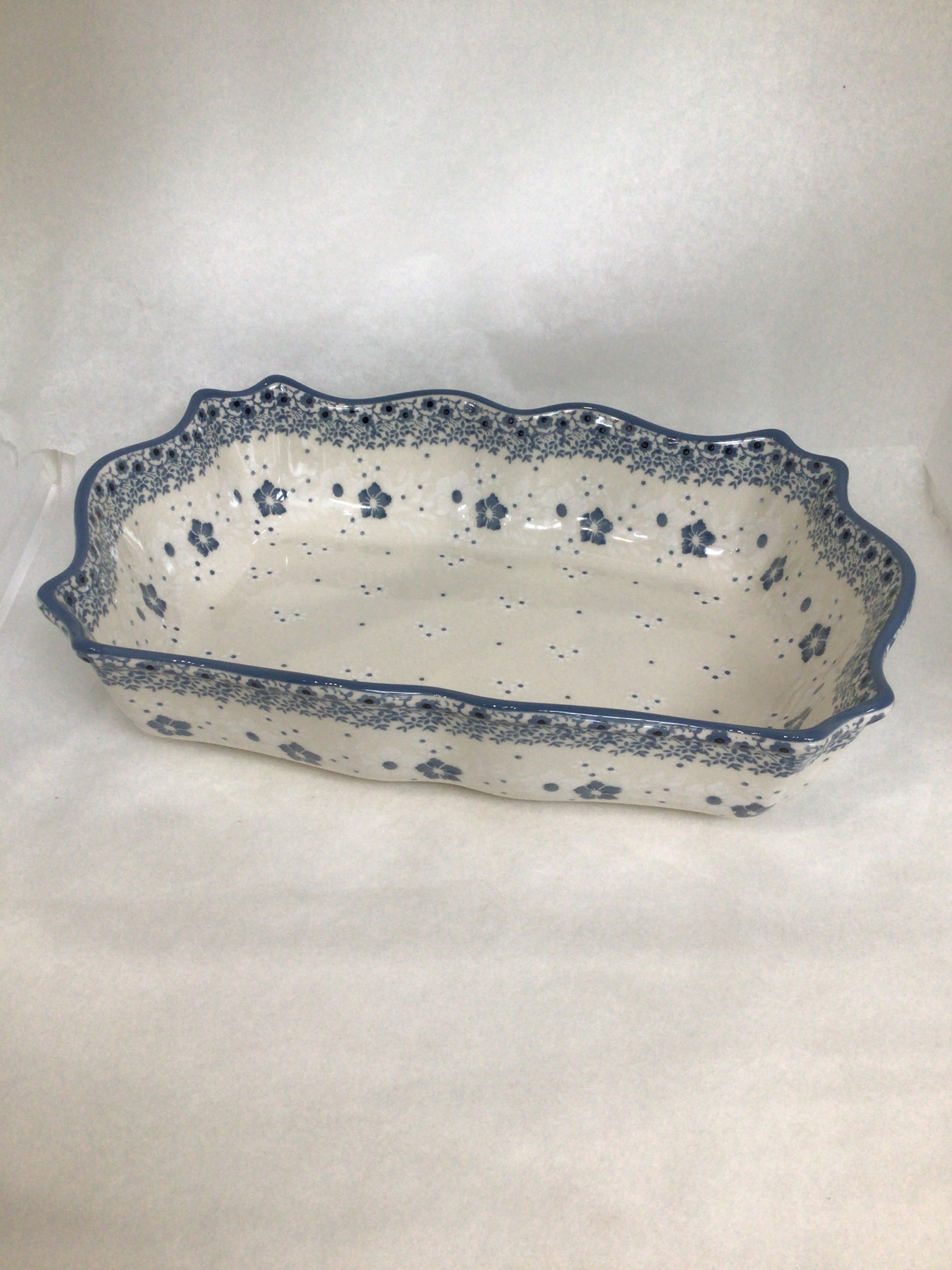 Simple Elegance Scalloped Baker