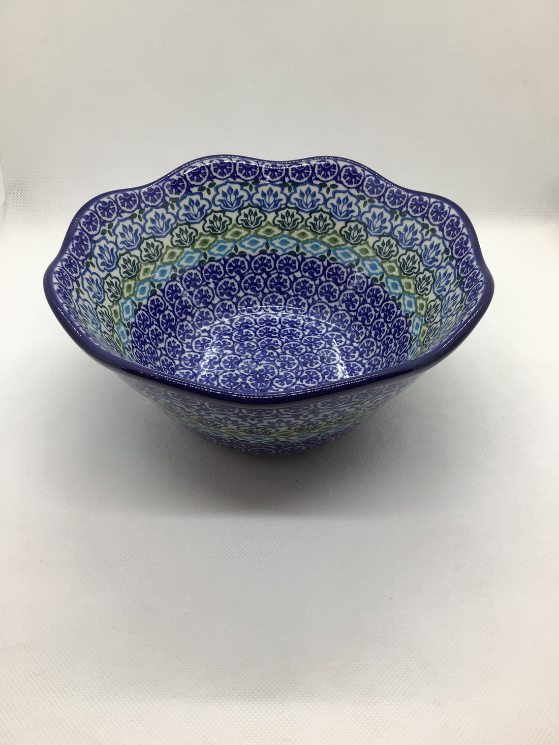 Tranquil Tide Wavy Edge Bowl 8&quot;