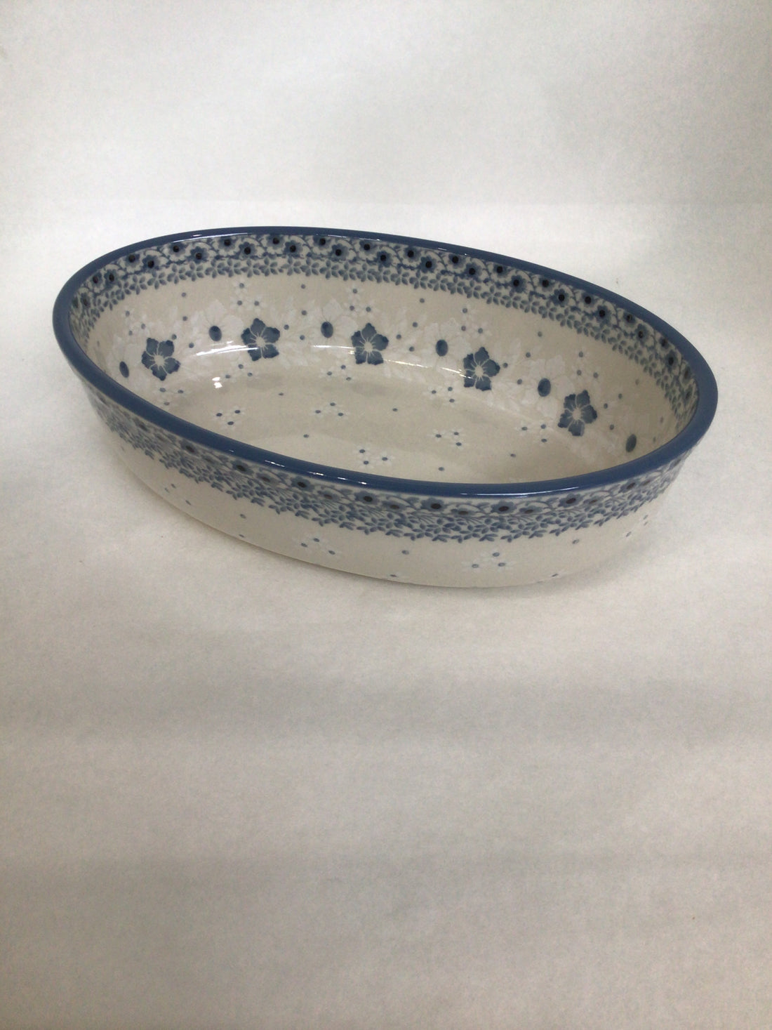 Simple Elegance Oval Baker 8"