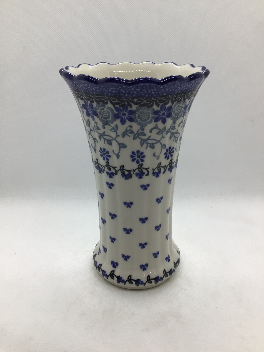 Amazing Lace Fluted Vase 7&quot;
