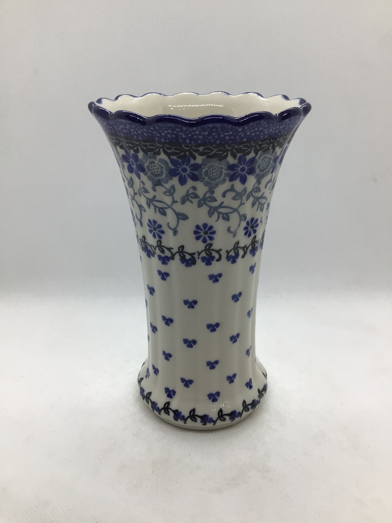 Amazing Lace Fluted Vase 7&quot;