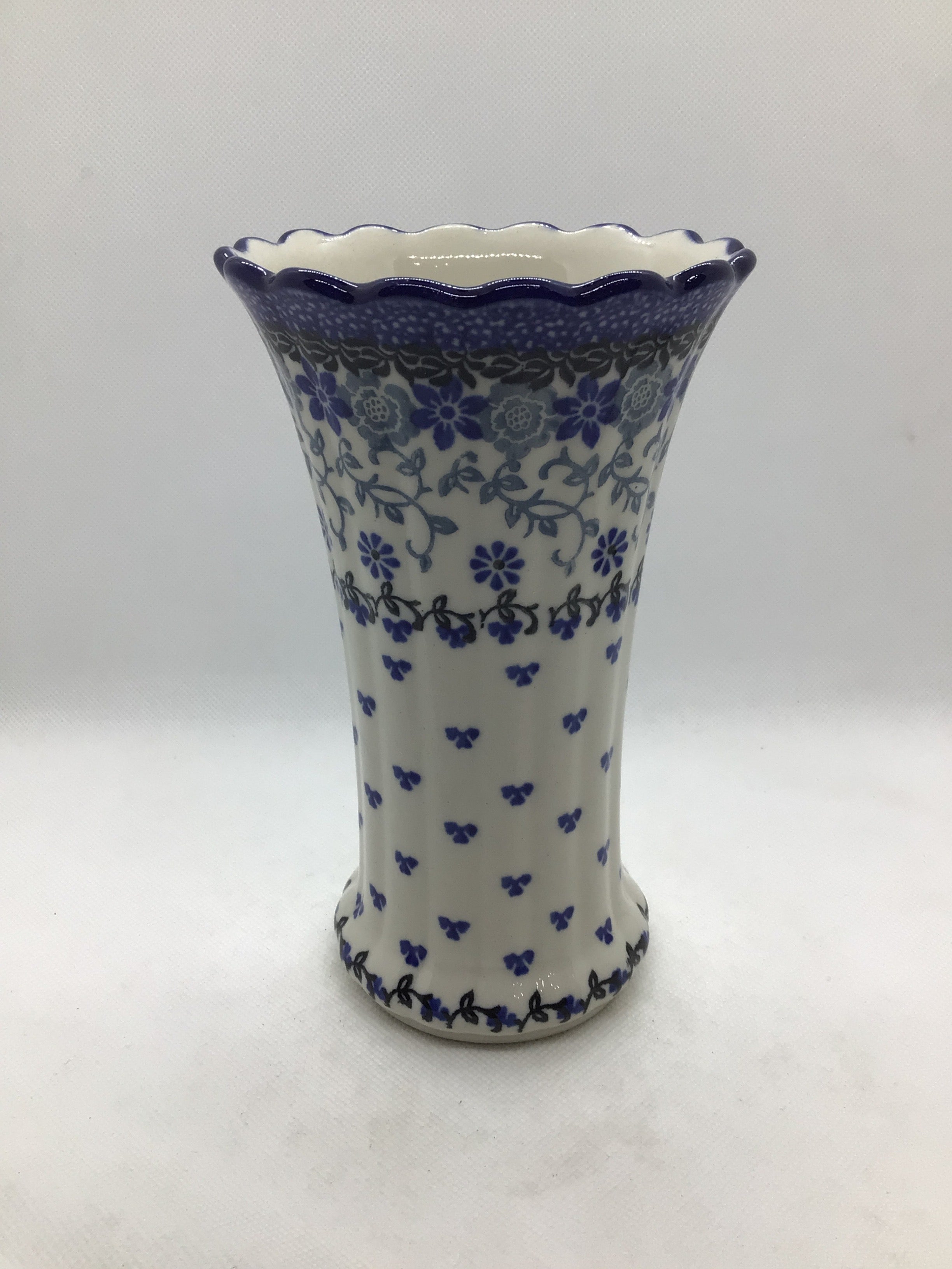 Amazing Lace Fluted Vase 7&quot;