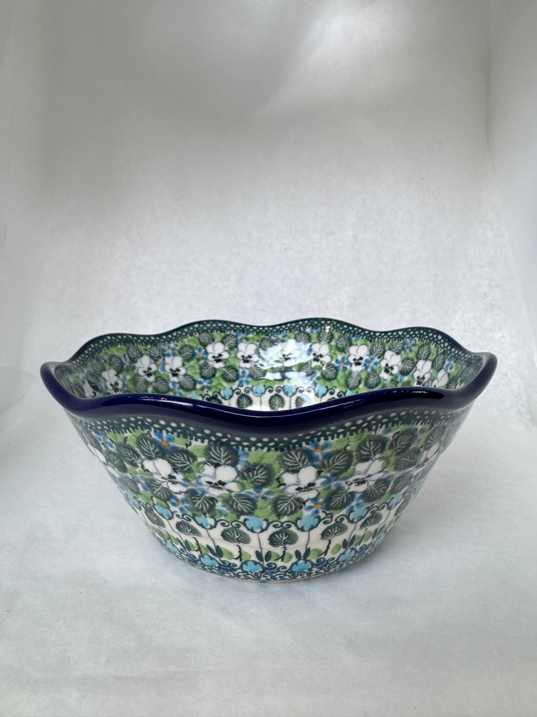 U4795 Wavy Edge Bowl 8"