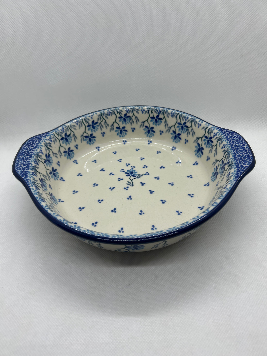 Clover Fields Round Baker w/ Grips 8"