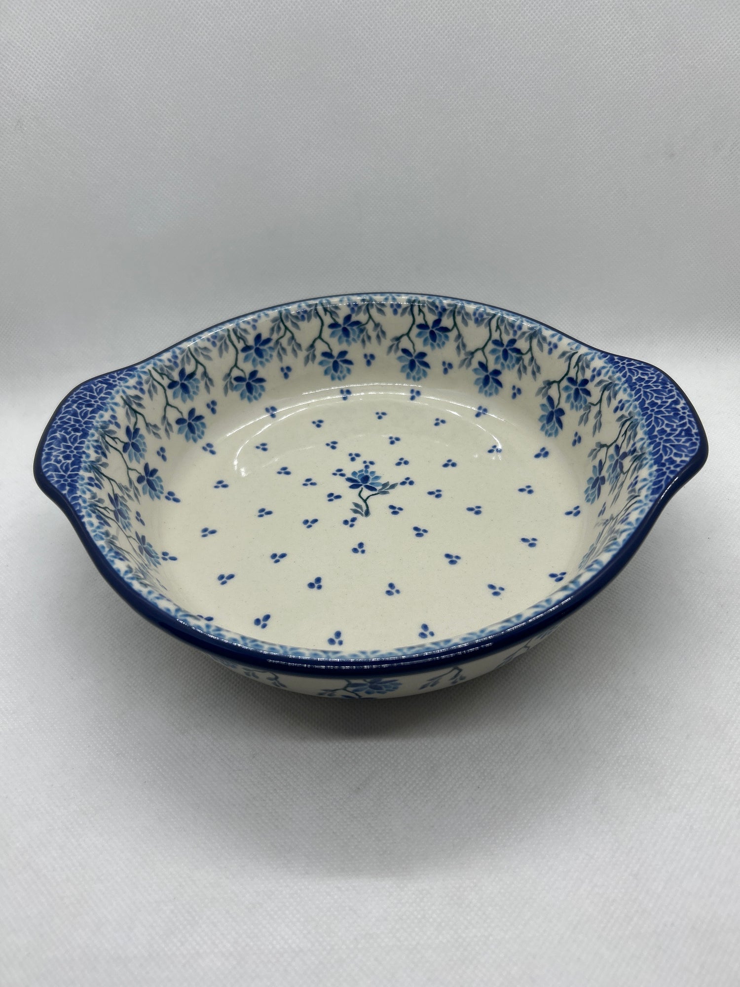 Clover Fields Round Baker w/ Grips 8"