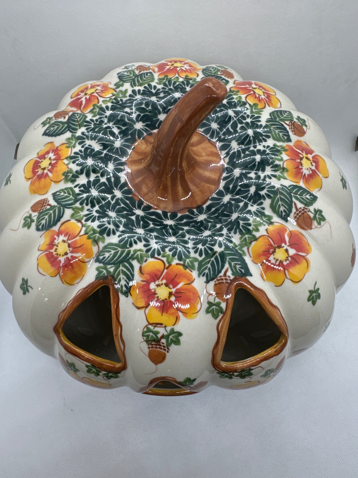 KALICH Large Pumpkin w/Yellow Flowers & Acorns