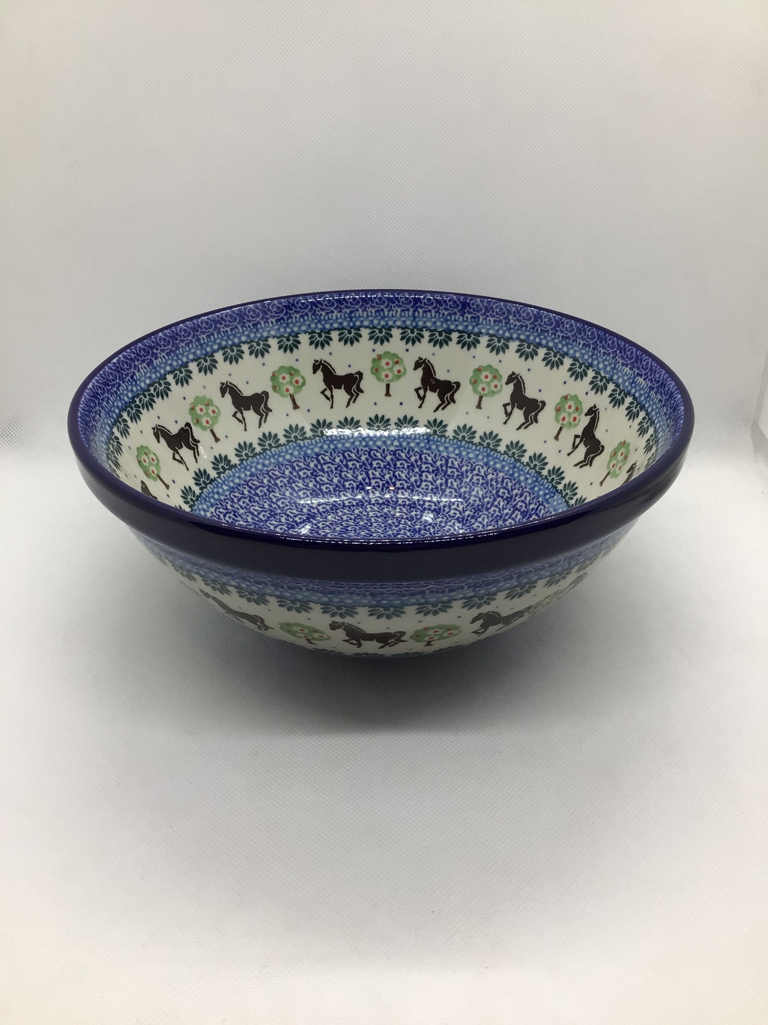 Brown Horse Nesting Bowl 9"