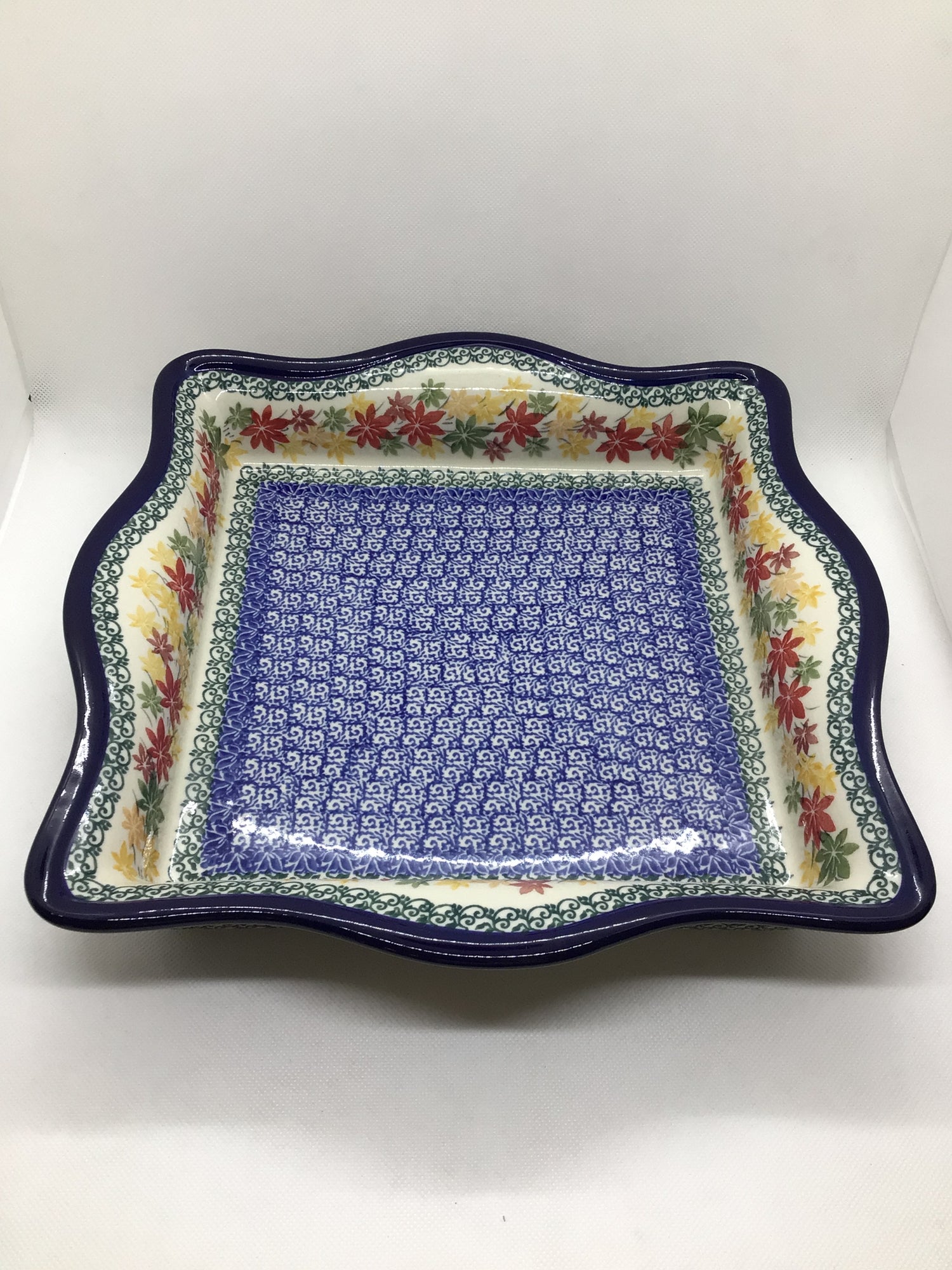 Maple Harvest Square Fluted Edge