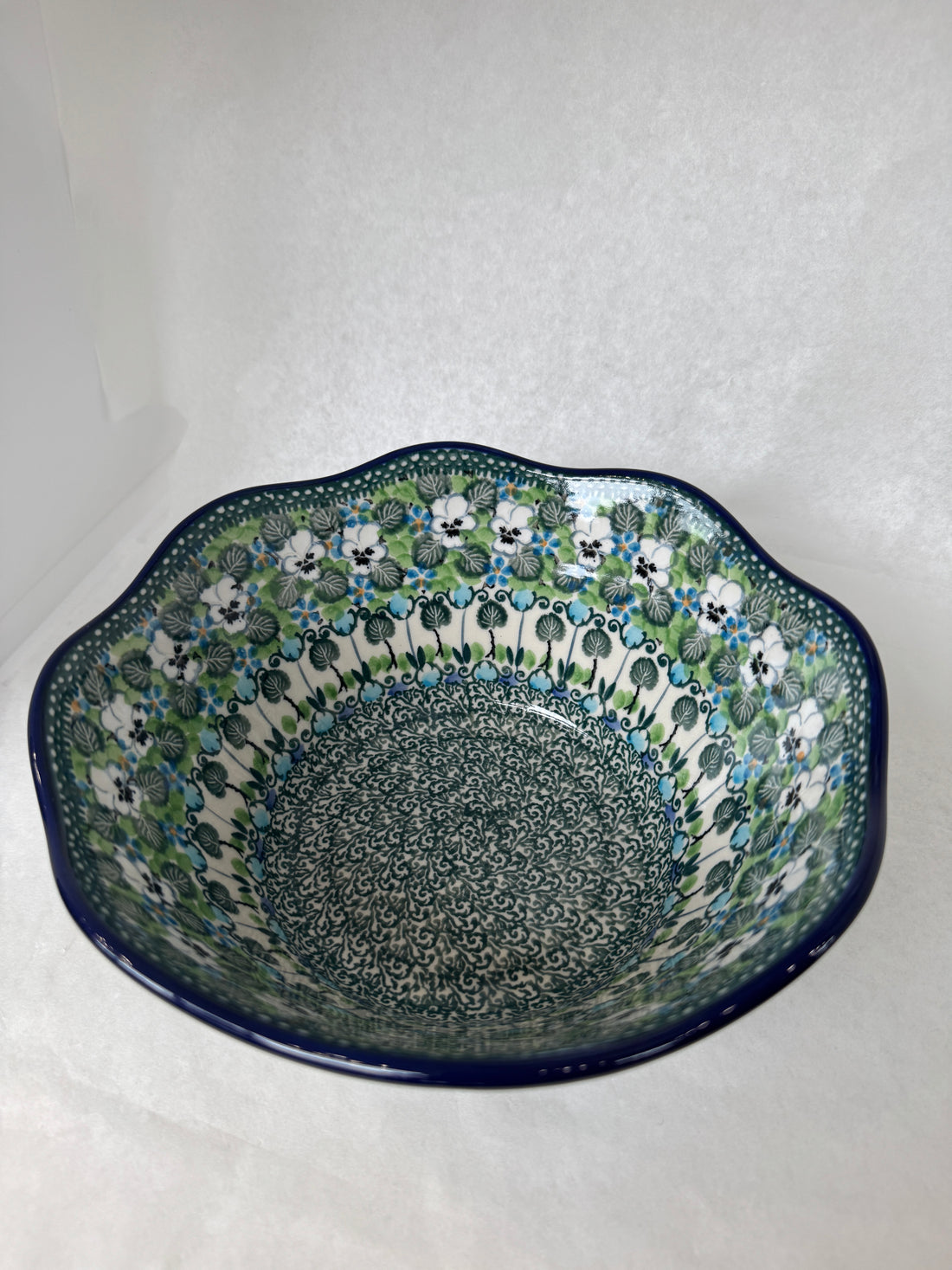 U4795 Wavy Edge Bowl 8"