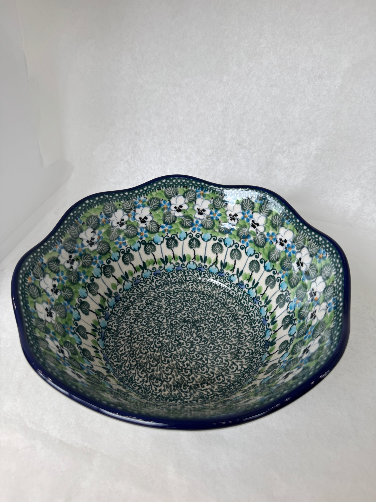 U4795 Wavy Edge Bowl 8"