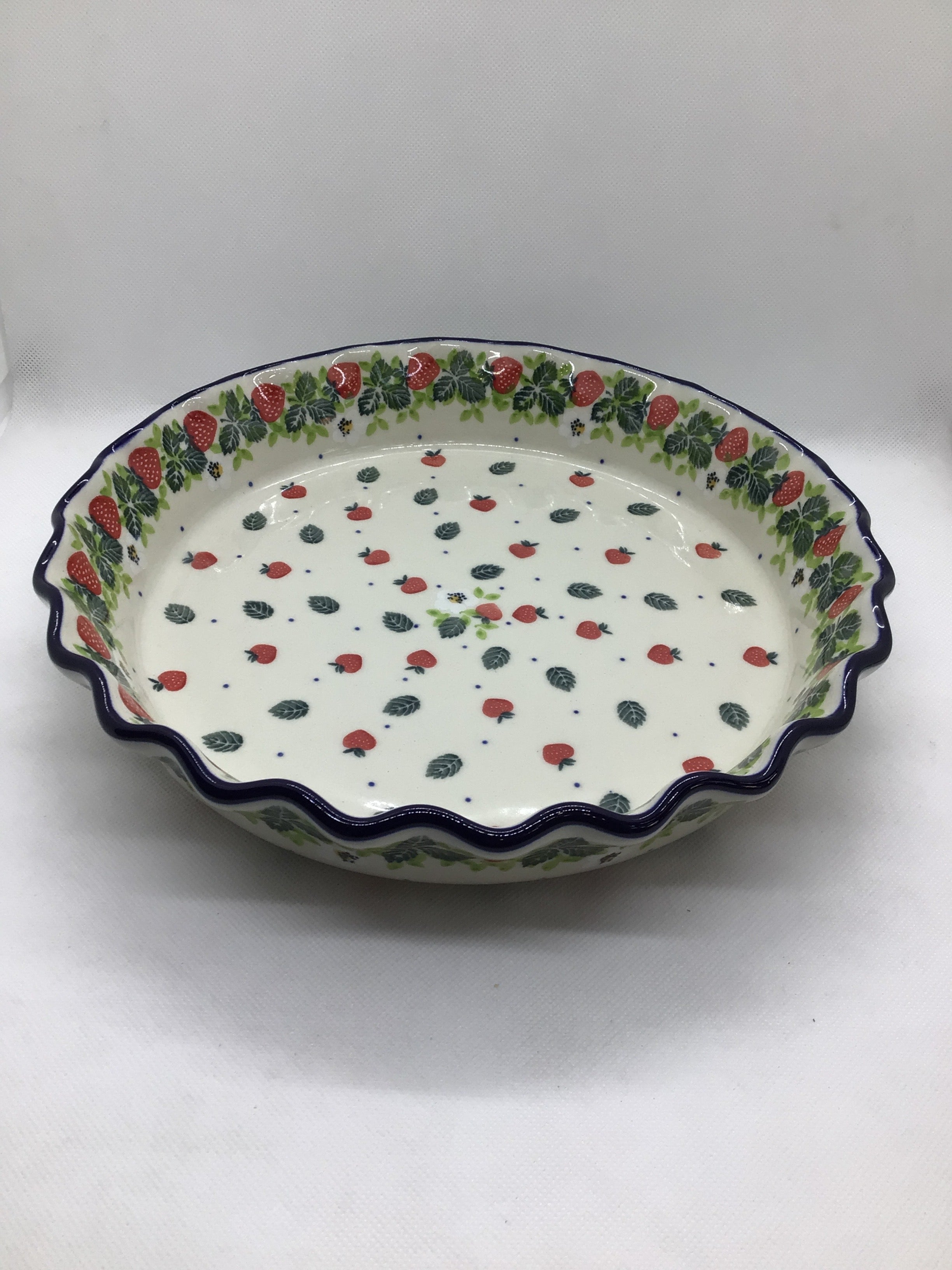 Strawberry Field Fluted Pie Baker