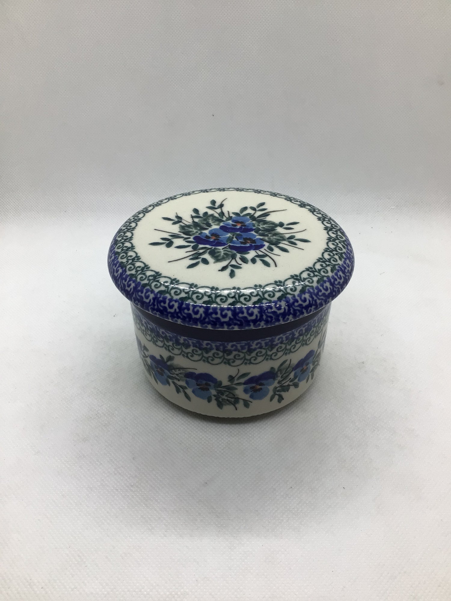 Winter Viola Butter Bell