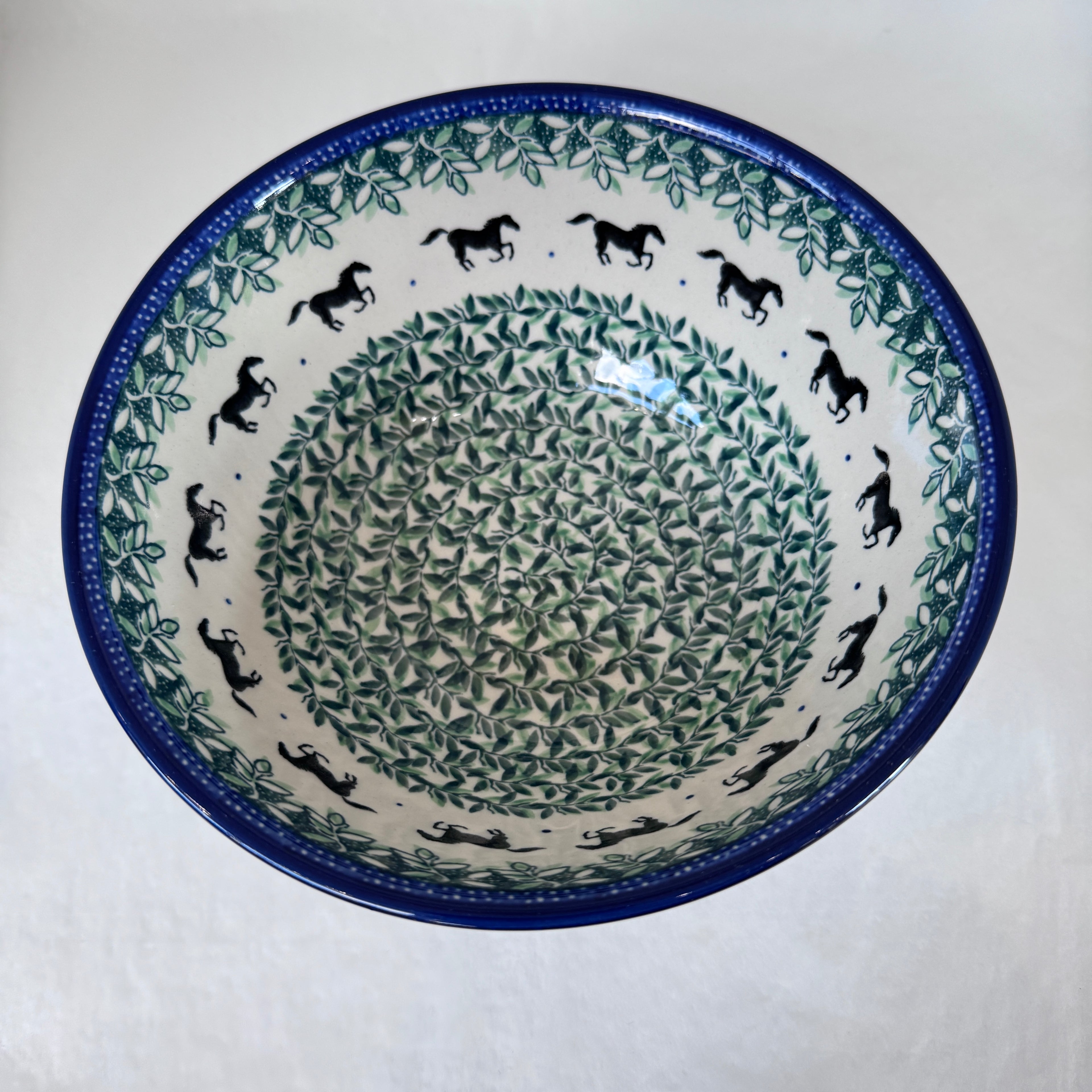 Black Beauty Nesting Bowl 8"