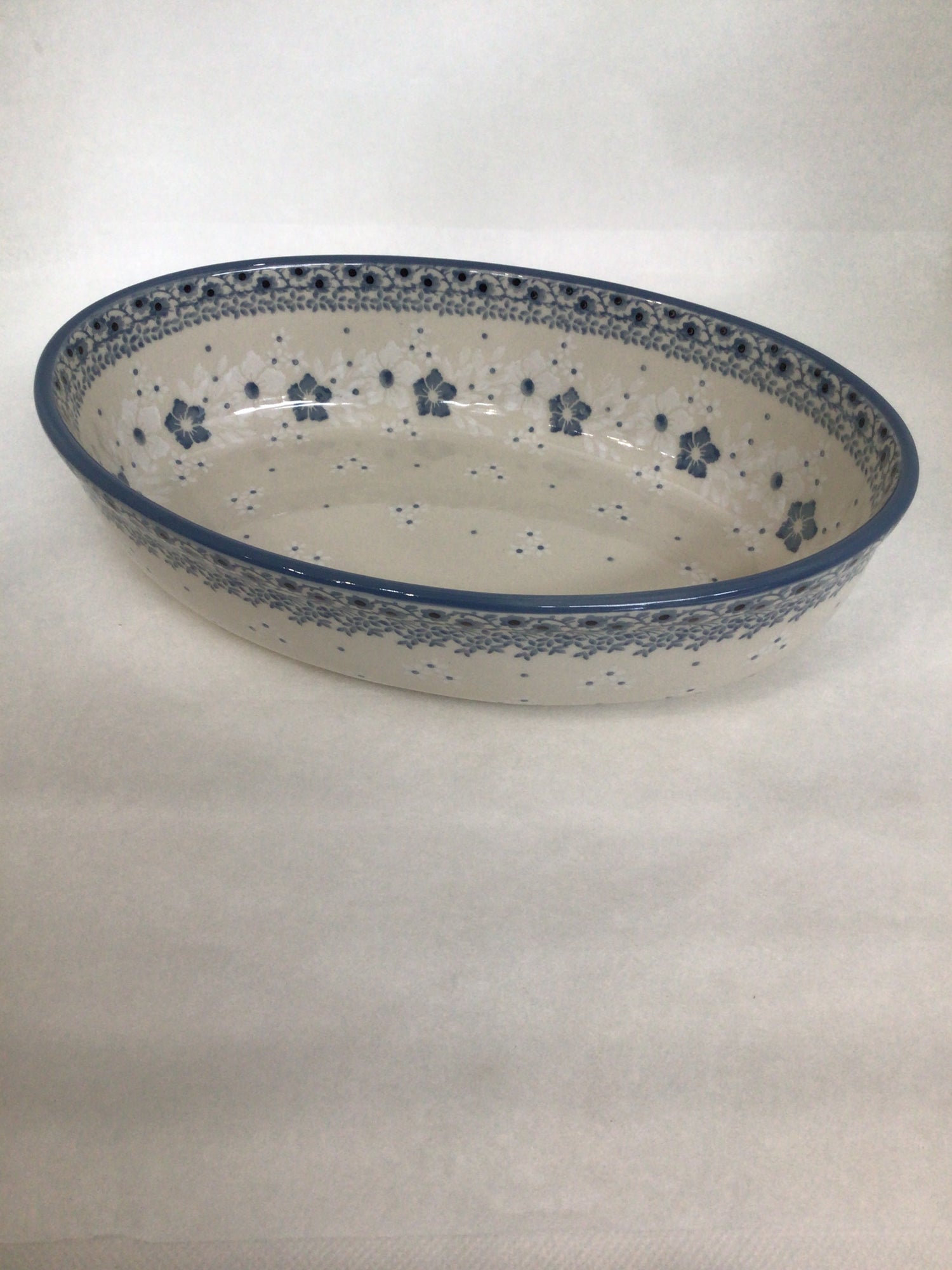 Simple Elegance Oval Baker 9.5"