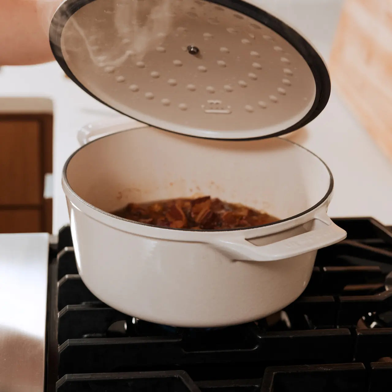 Enameled Cast Iron 5.5qt Dutch Oven-Antique White