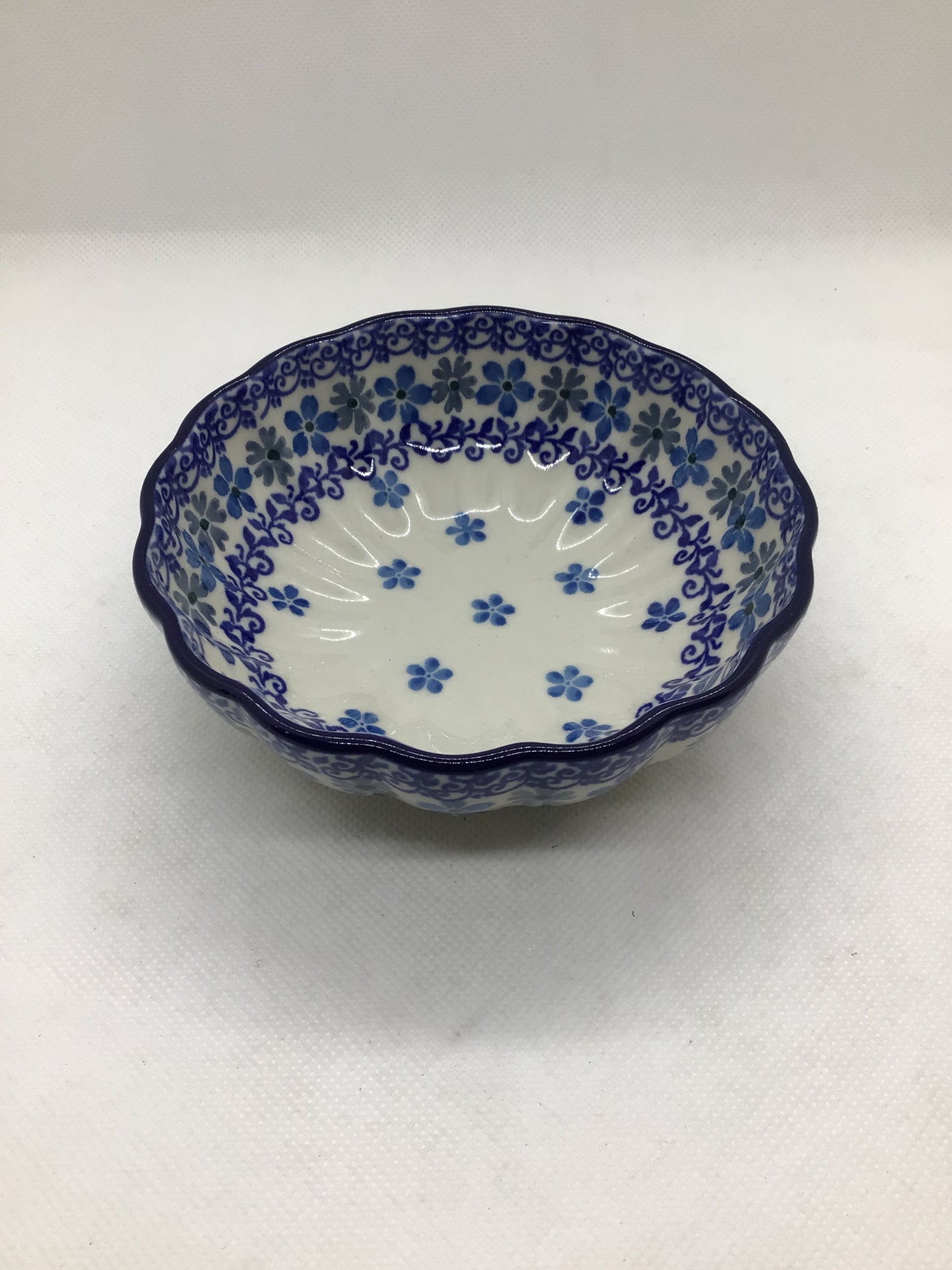 Snowflakes Scalloped Bowl 4.5&quot;