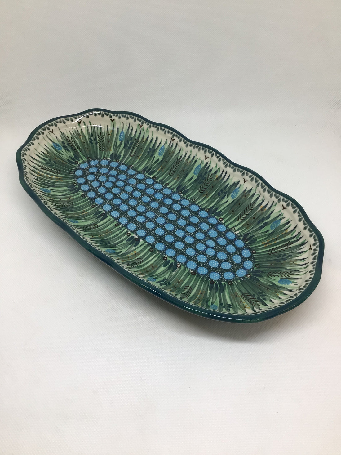 U0803 Oval Scalloped Tray
