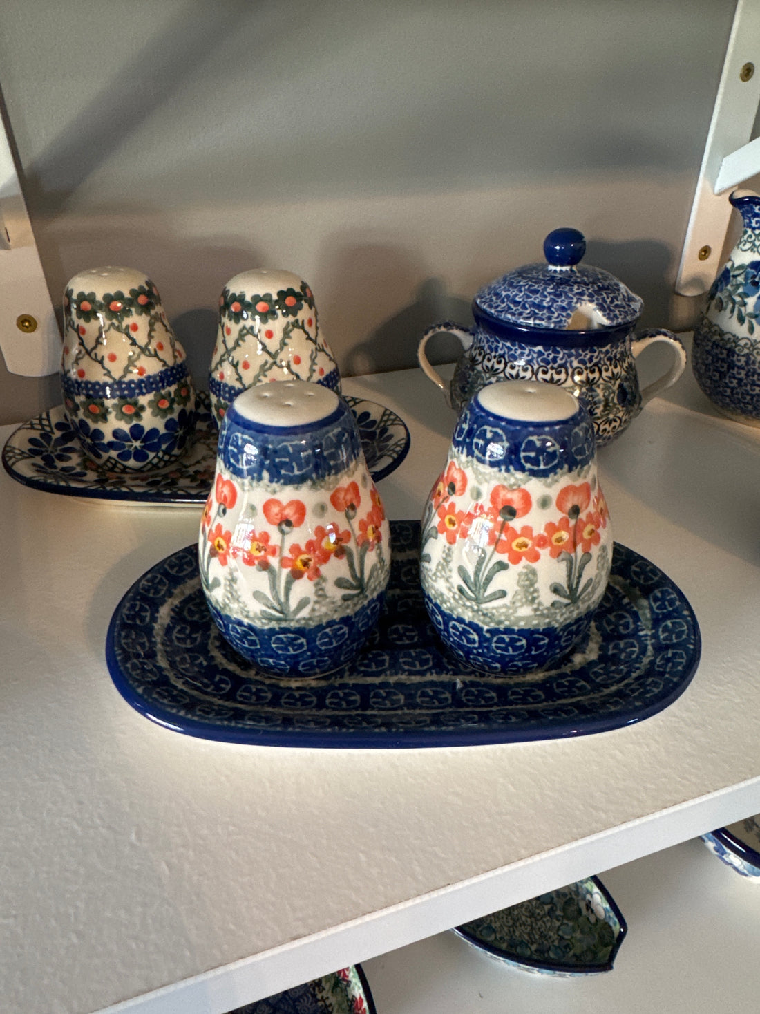 Red Poppies Salt &amp; Pepper w/ Tray