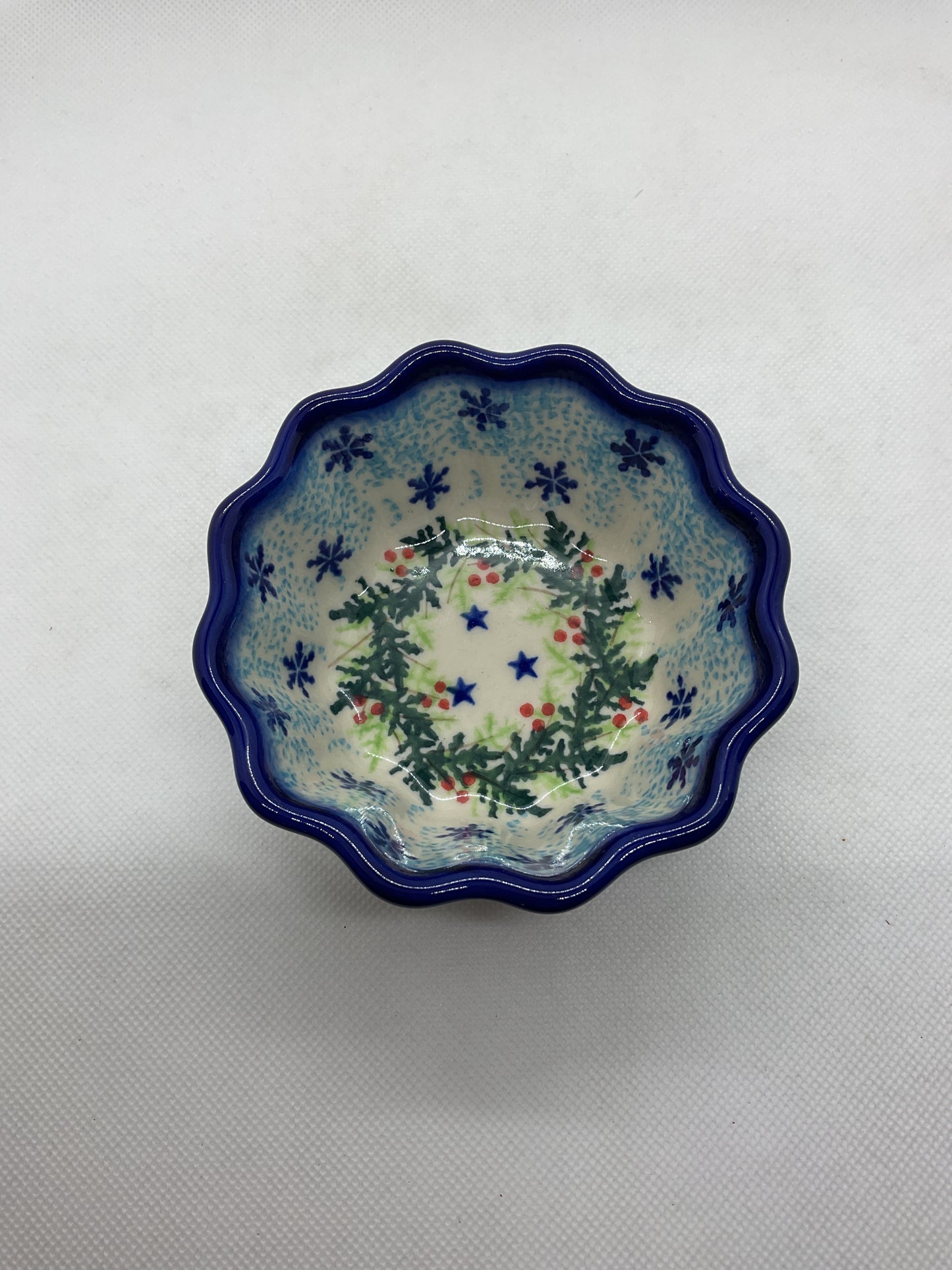 KALICH Winter Holly Small Scalloped Bowl