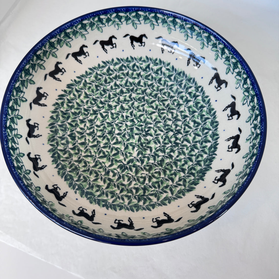 Black Beauty Shallow Serving Bowl 9"