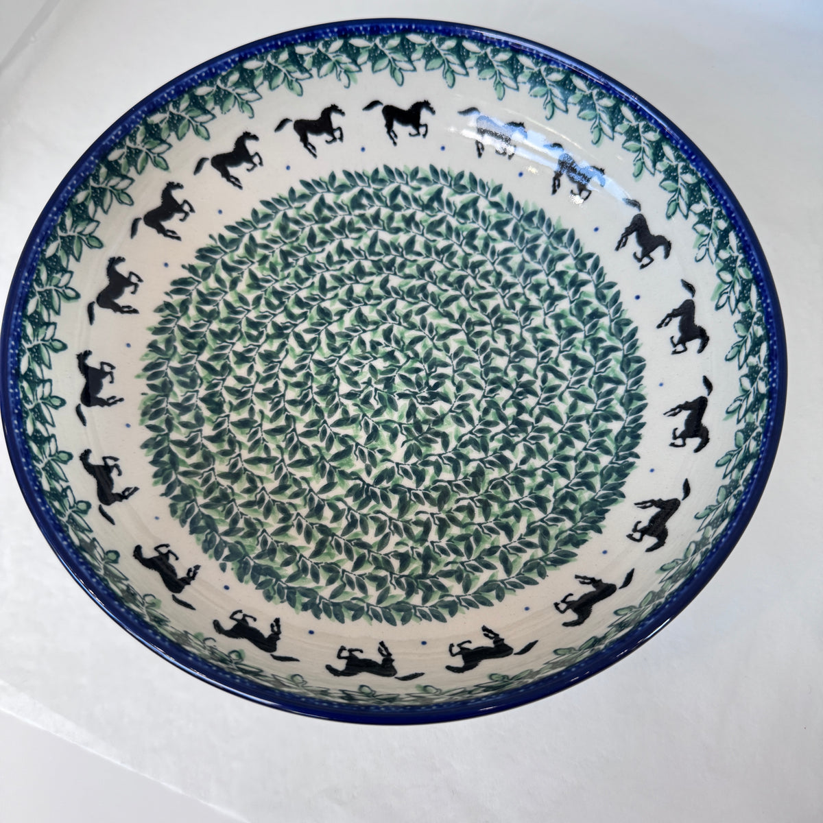 Black Beauty Shallow Serving Bowl 9"