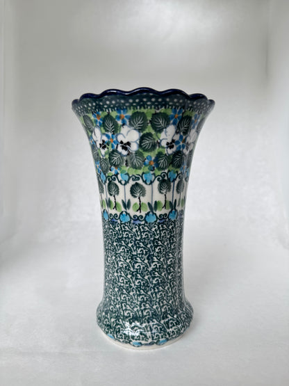 U4795 Fluted Vase 7"