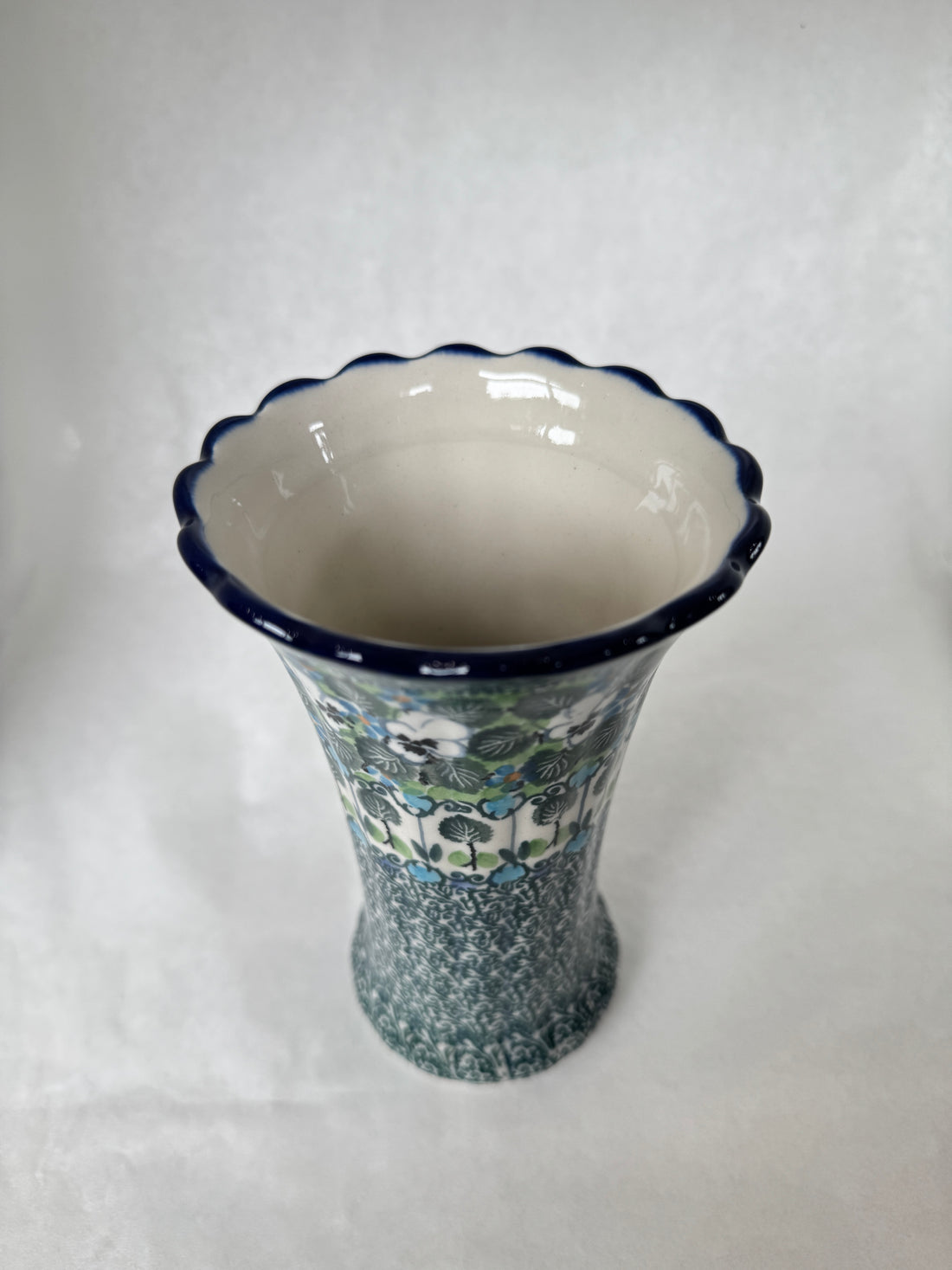 U4795 Fluted Vase 7"