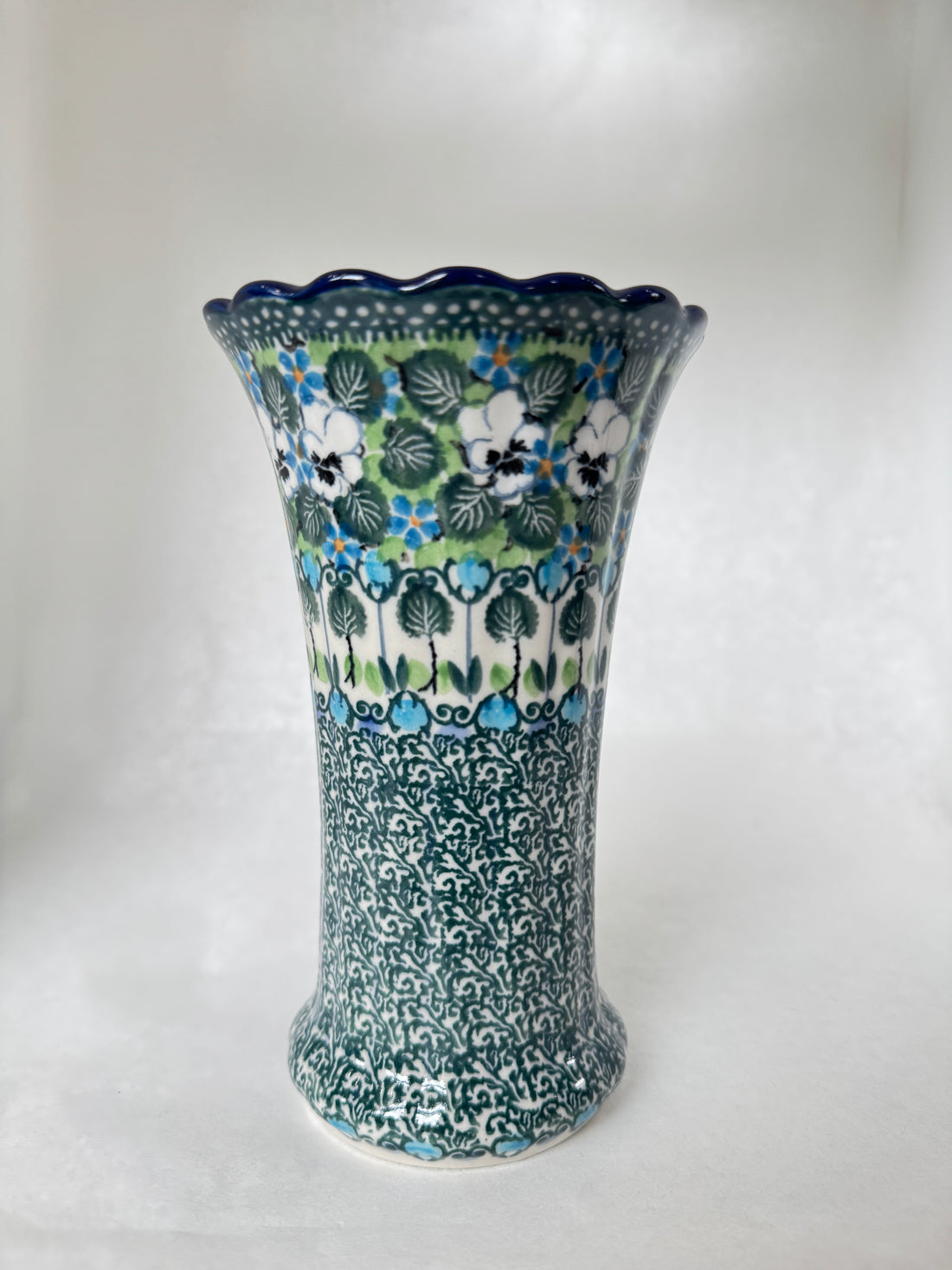 U4795 Fluted Vase 7"