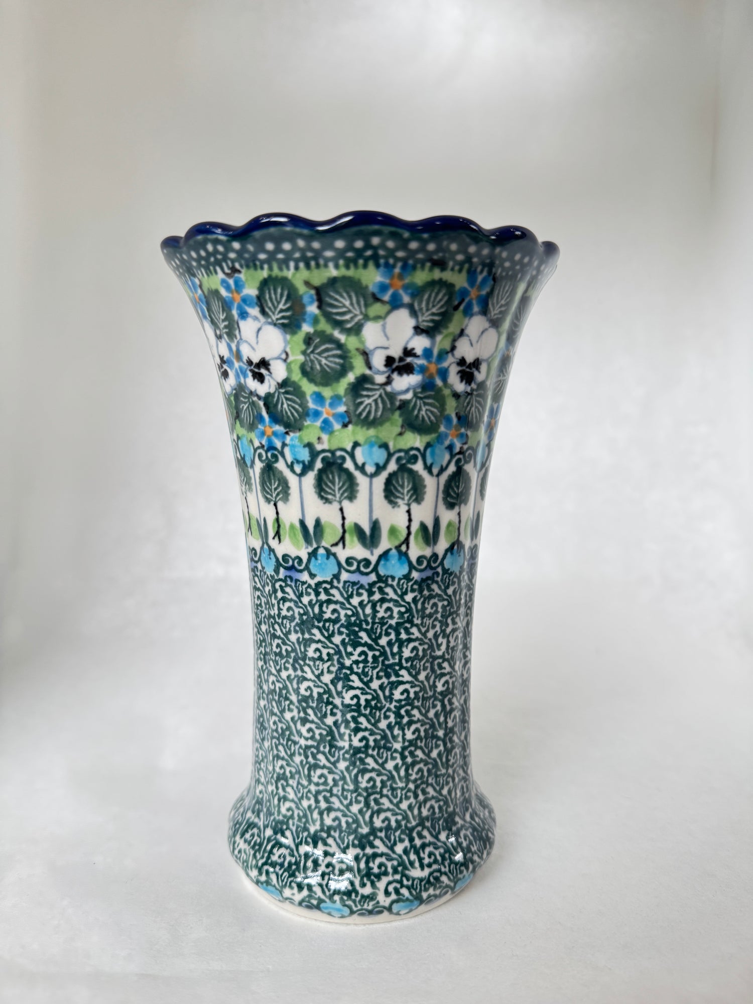 U4795 Fluted Vase 7"