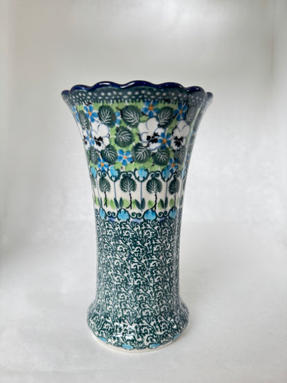 U4795 Fluted Vase 7"