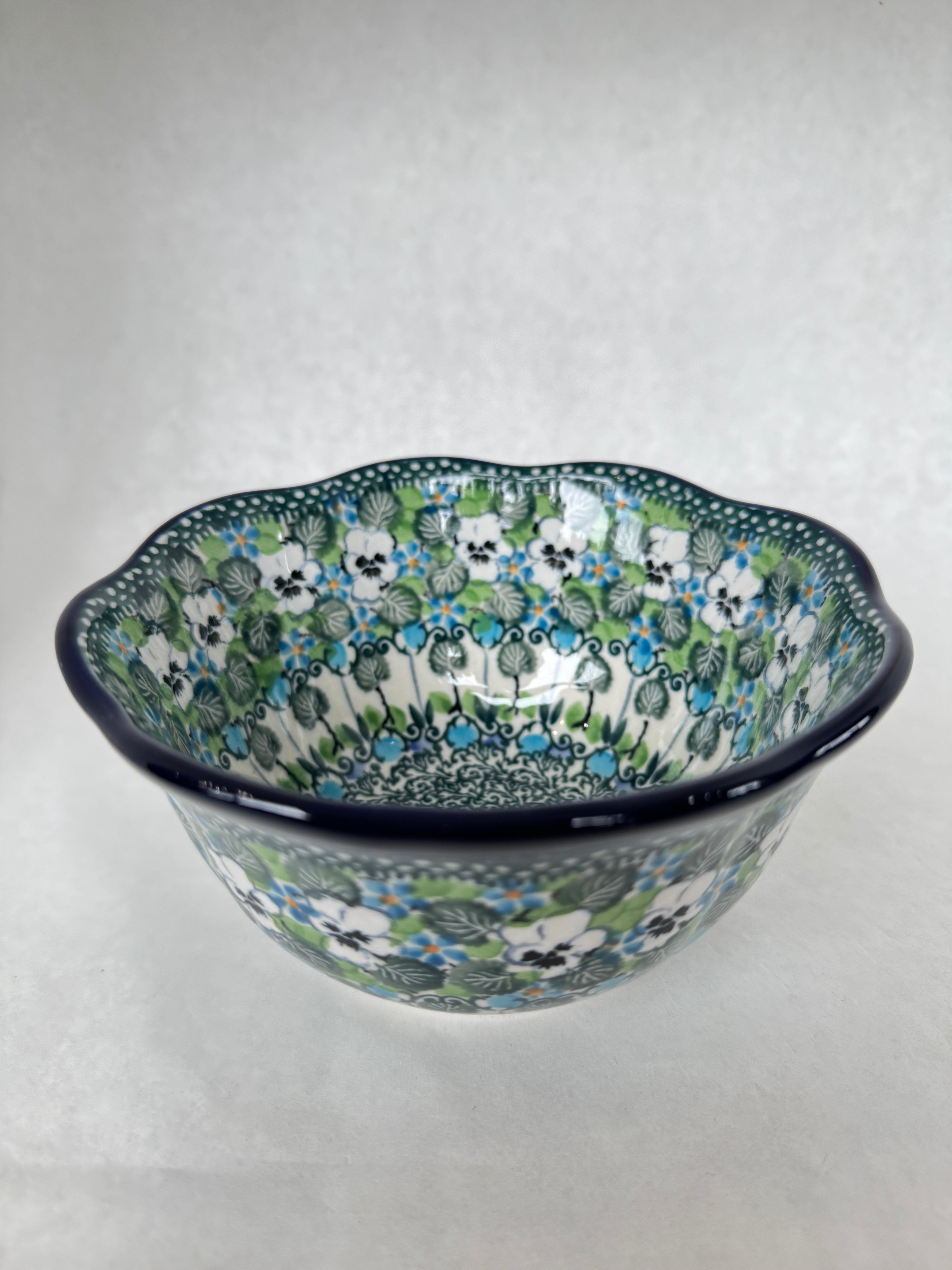 U4795 Ruffle Edge Bowl 6"