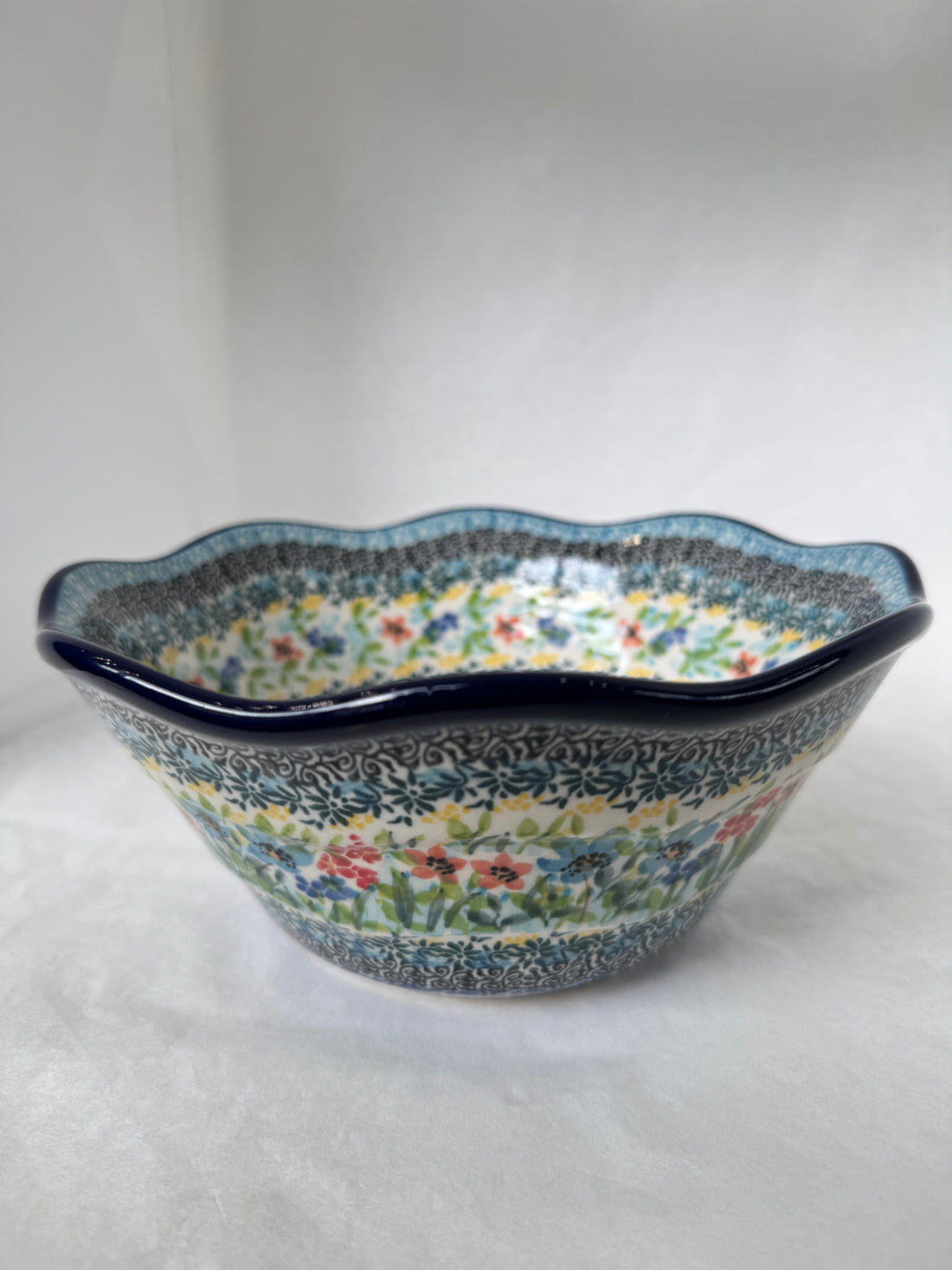 U5098 Wavy Edge Bowl 8"