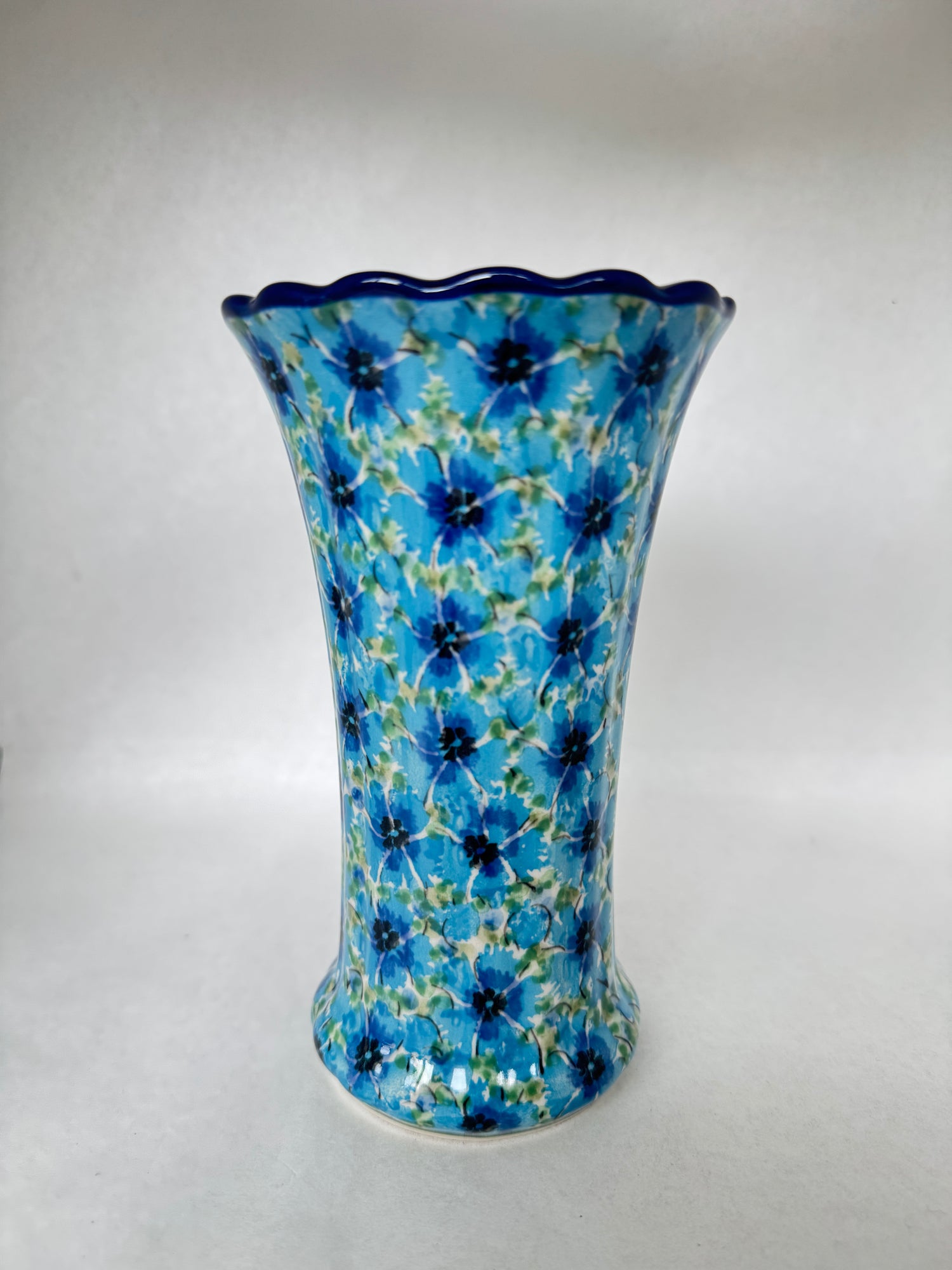 U4929 Fluted Vase 7"