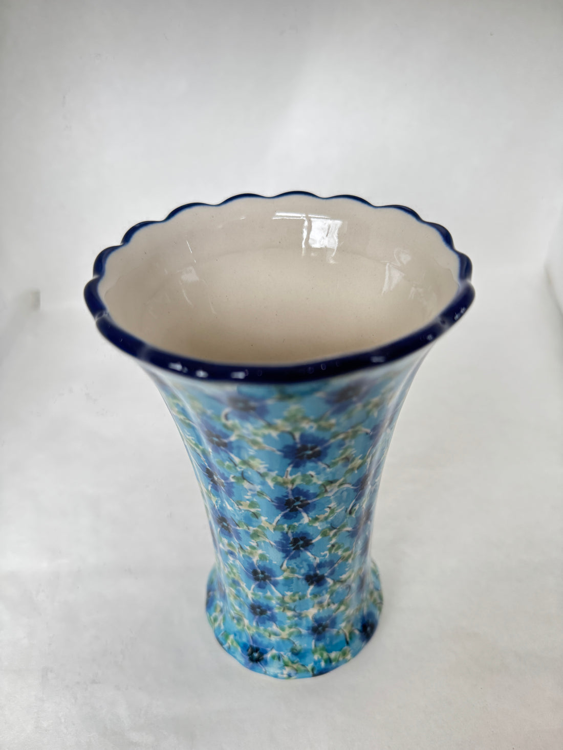U4929 Fluted Vase 7"