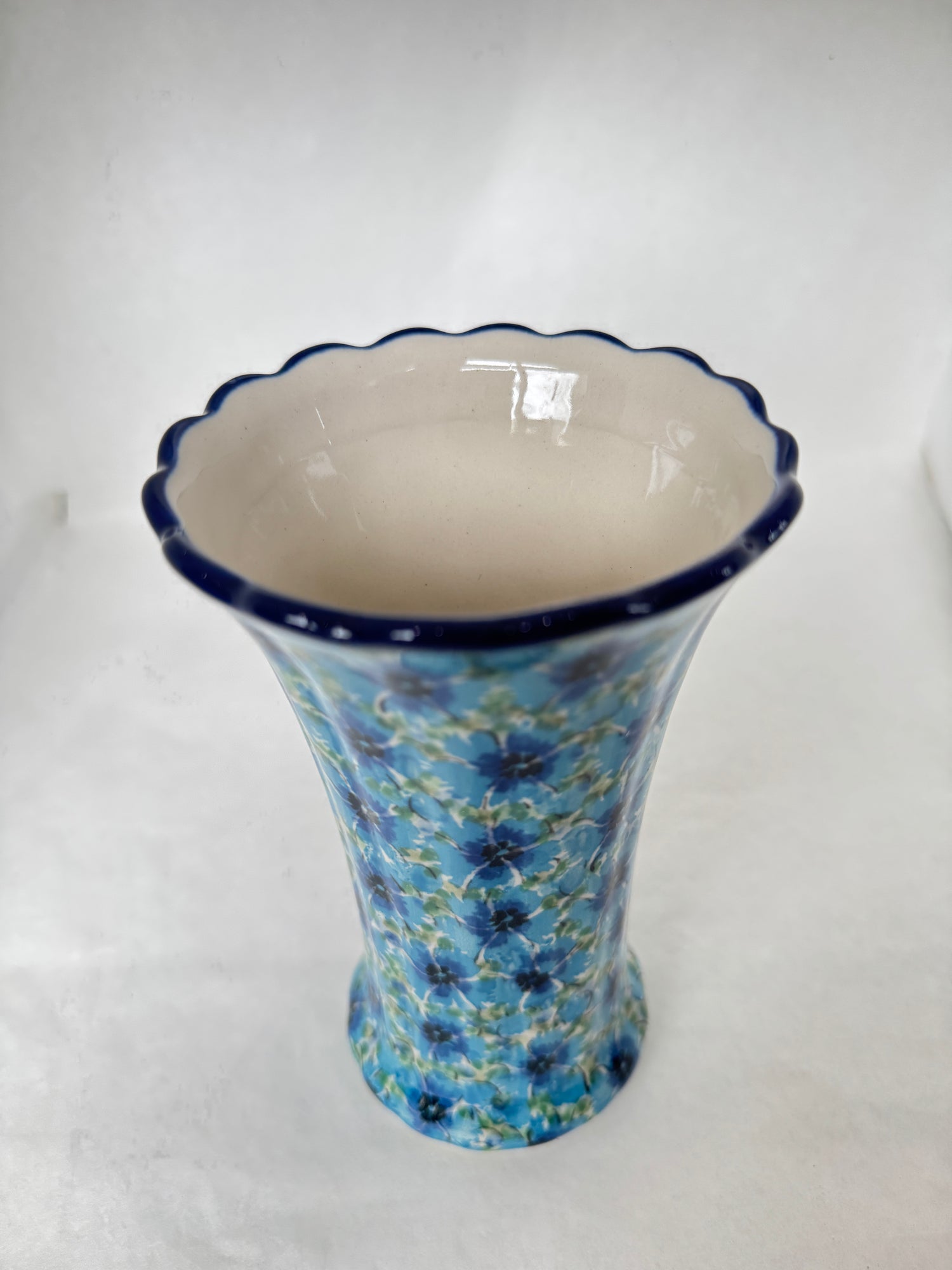 U4929 Fluted Vase 7"
