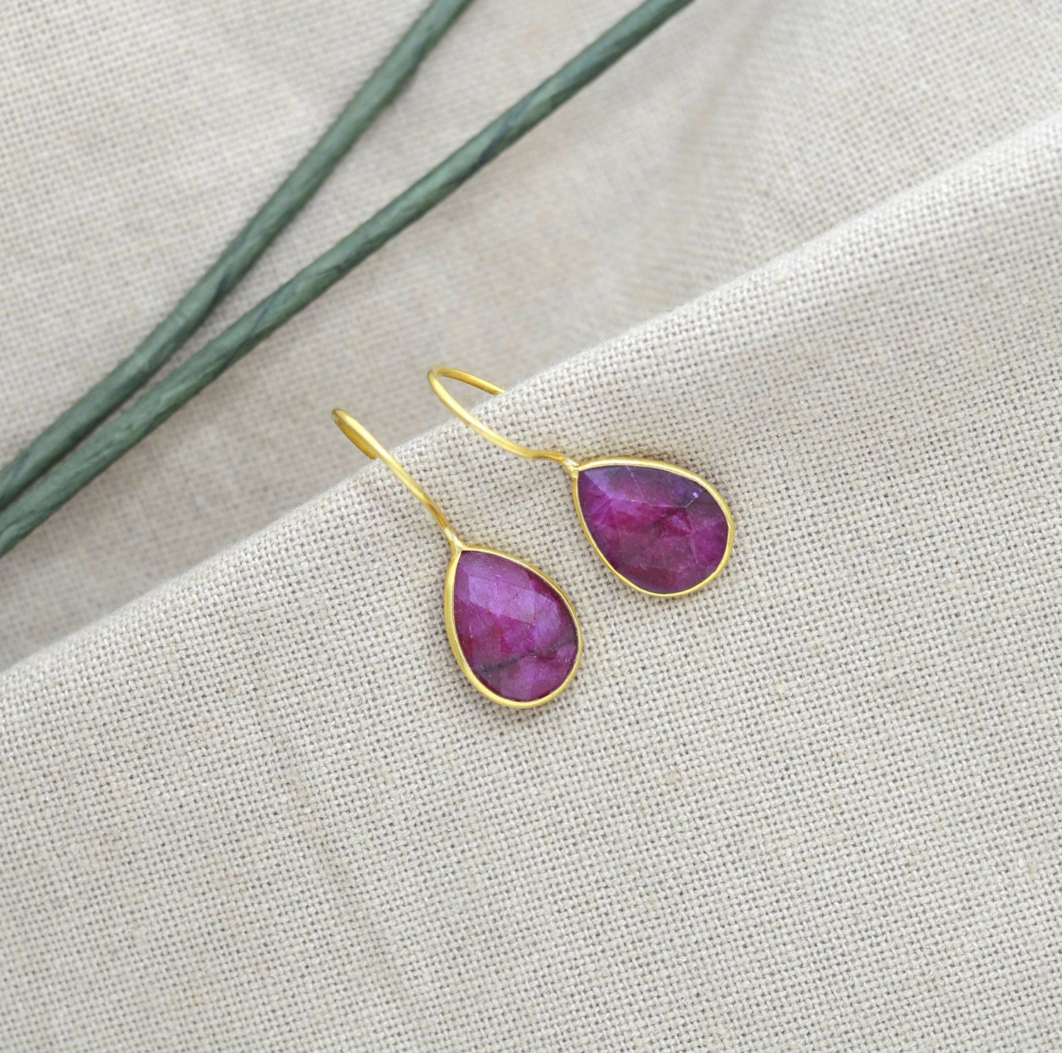 Teardrop Gemstone Earring Gold Silver 925 - Red Sillimanite