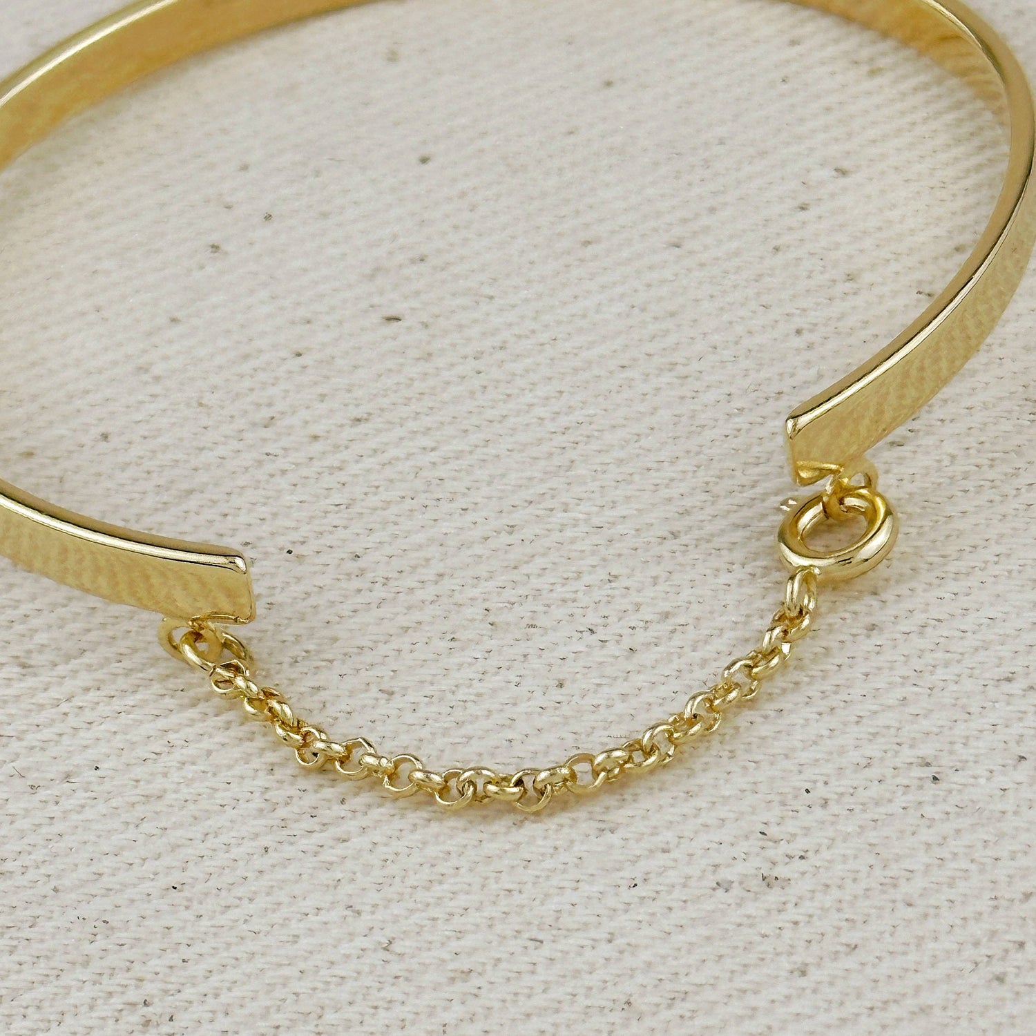 GoldFi - 18k Gold Filled Polished Bangle With Chain