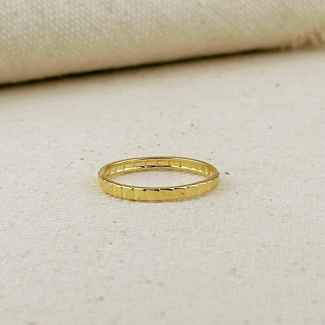 GoldFi - 18k Gold Filled 2mm Diamond Cut Band Ring