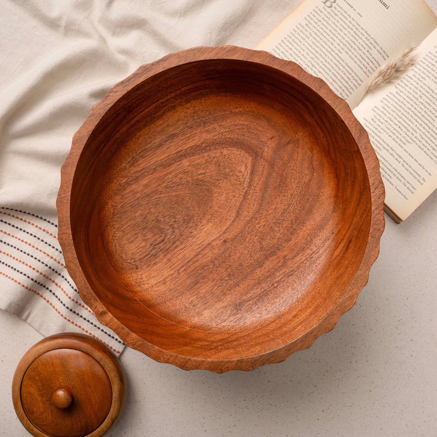 LuxeDesigns Co LLC - Acacia Wood Footed Bowl– Handcrafted Decorative Fruit Bowl
