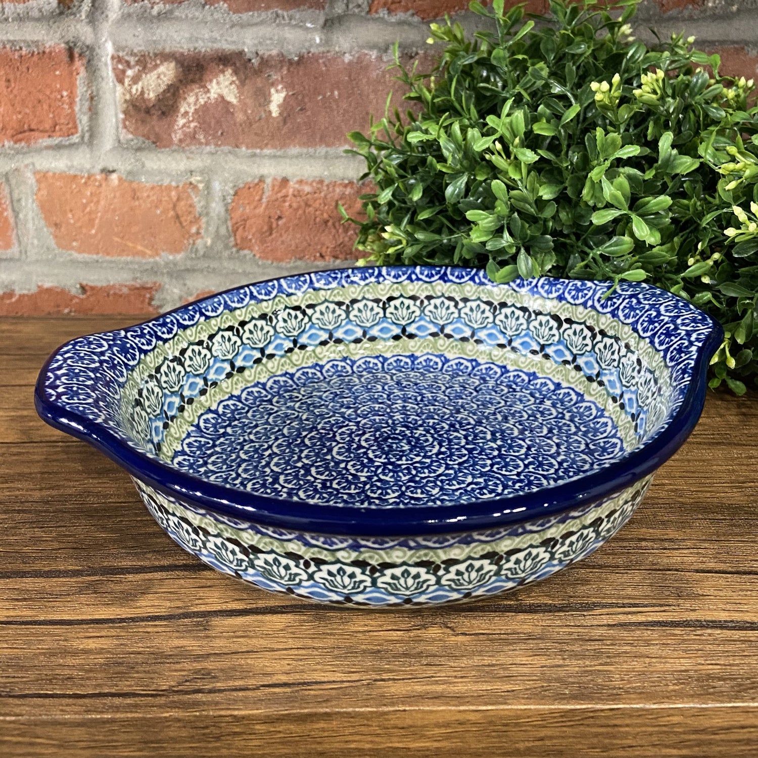 Tranquility Round Baker w/ Grips 8"