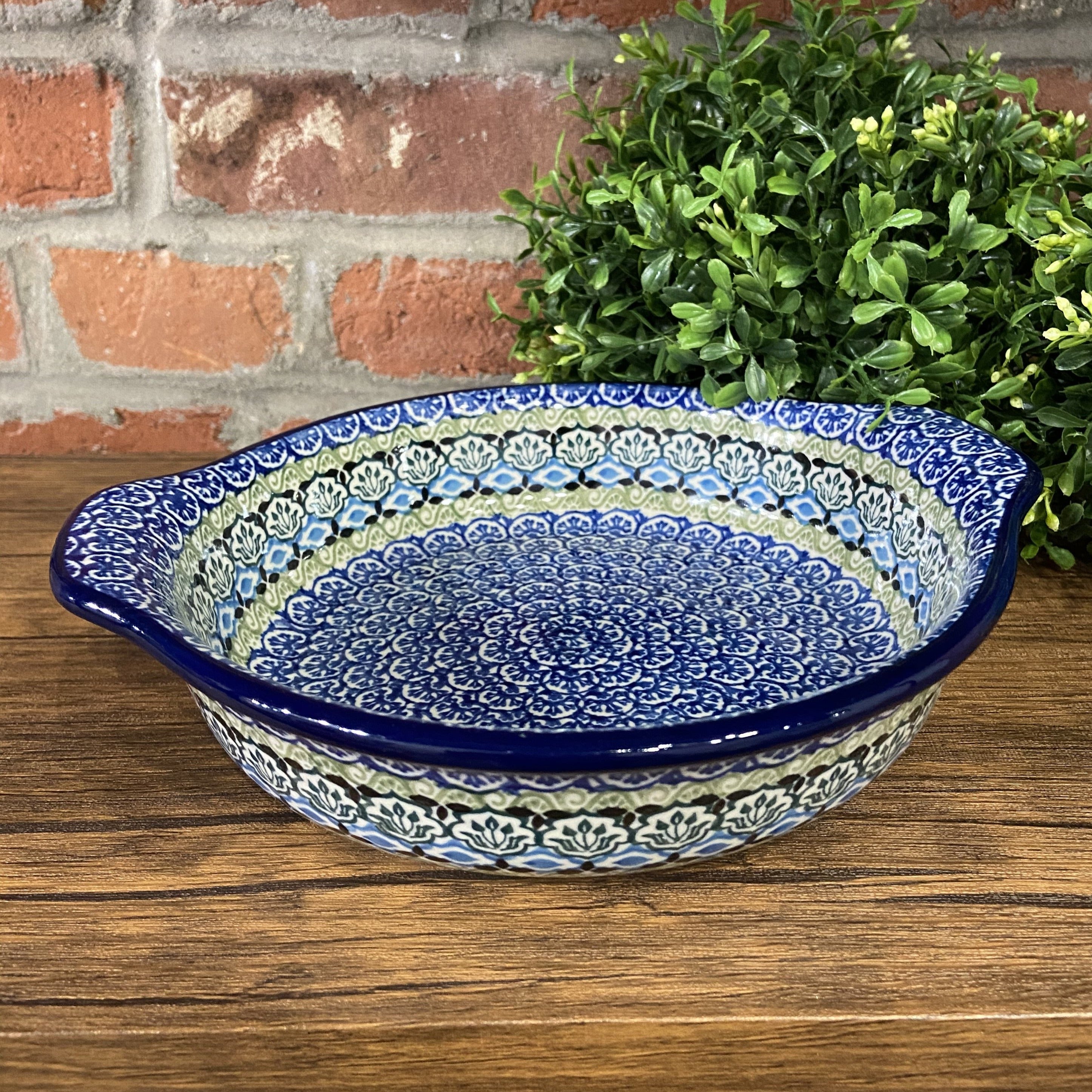 Tranquility Round Baker w/ Grips 8"
