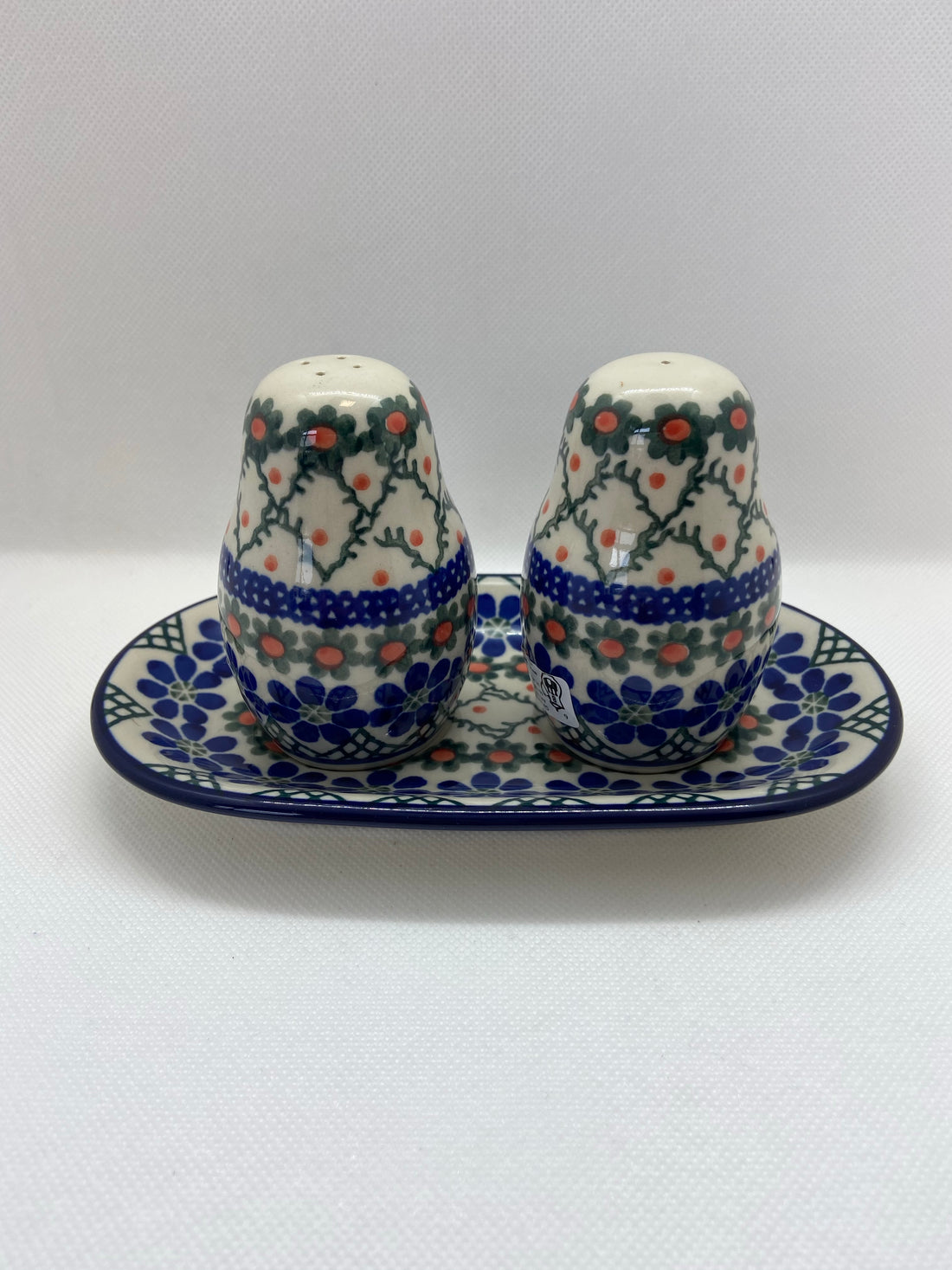 Primrose Salt &amp; Pepper w/ Tray