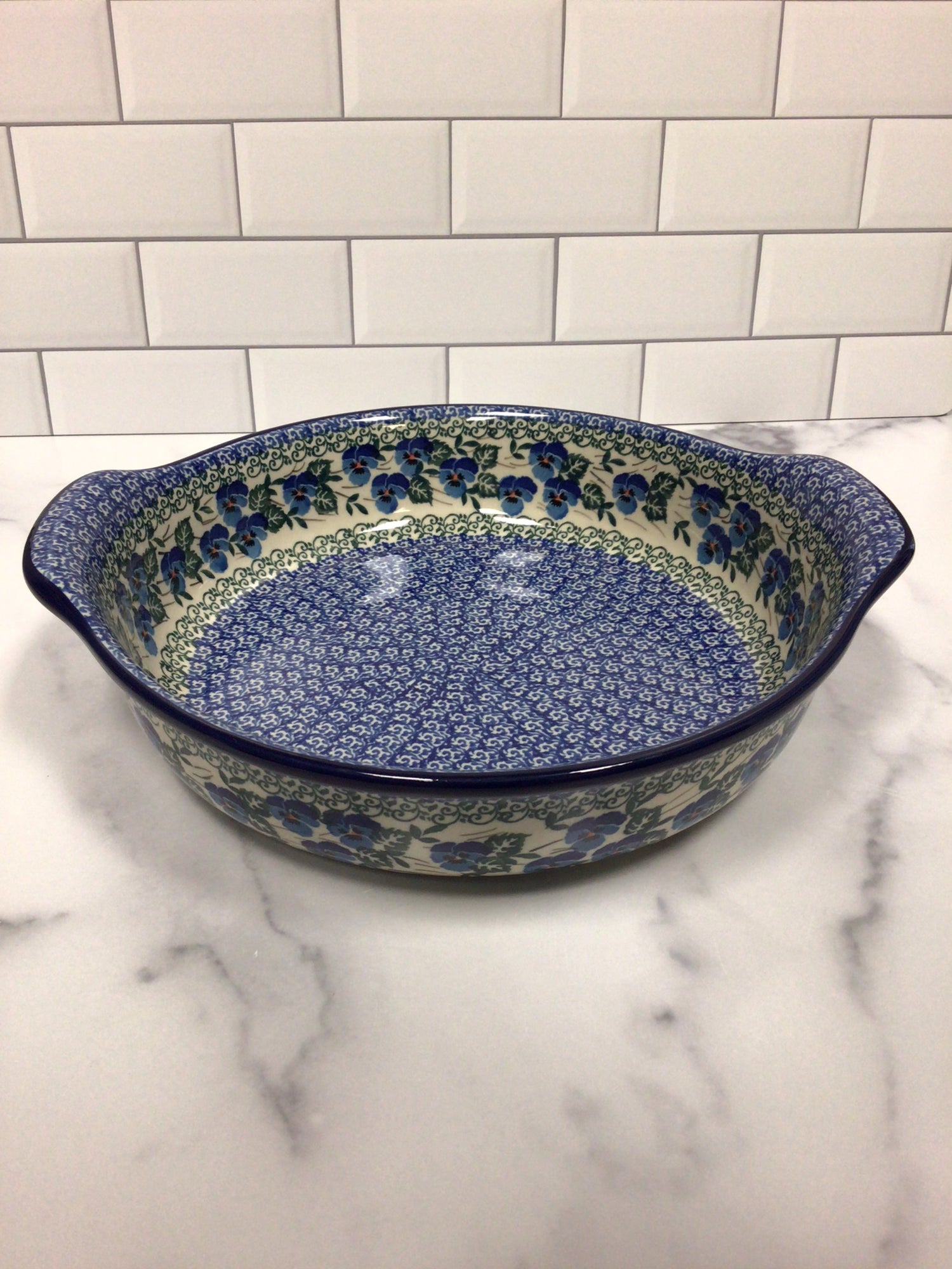 Winter Viola Round baker w/Grips 10"