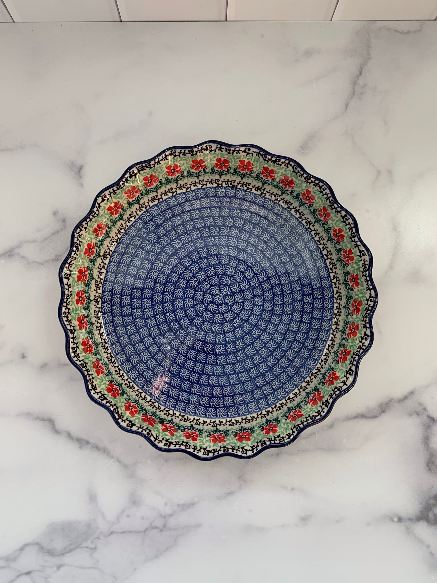 Red Daisies Fluted Pie Baker